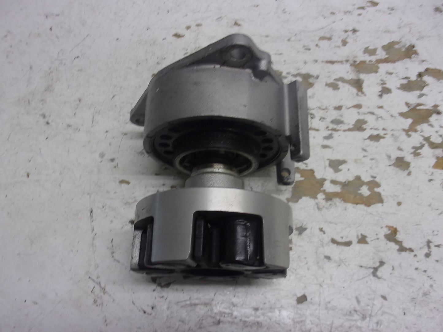 Yamaha Waverunner 2005 FX FXHO OEM Bearing Housing + Coupler # 61X-45332-03-94