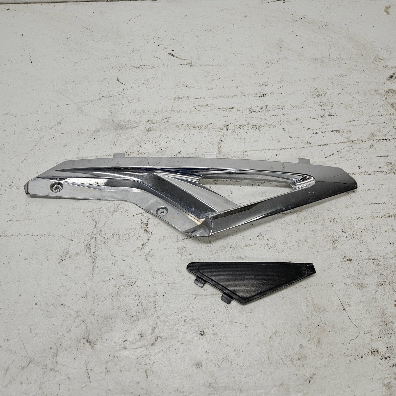 Yamaha WaveRunner 2015-2019 VX VXS VXR RH Chrome Trim + Insert F2X-U377G-00-00