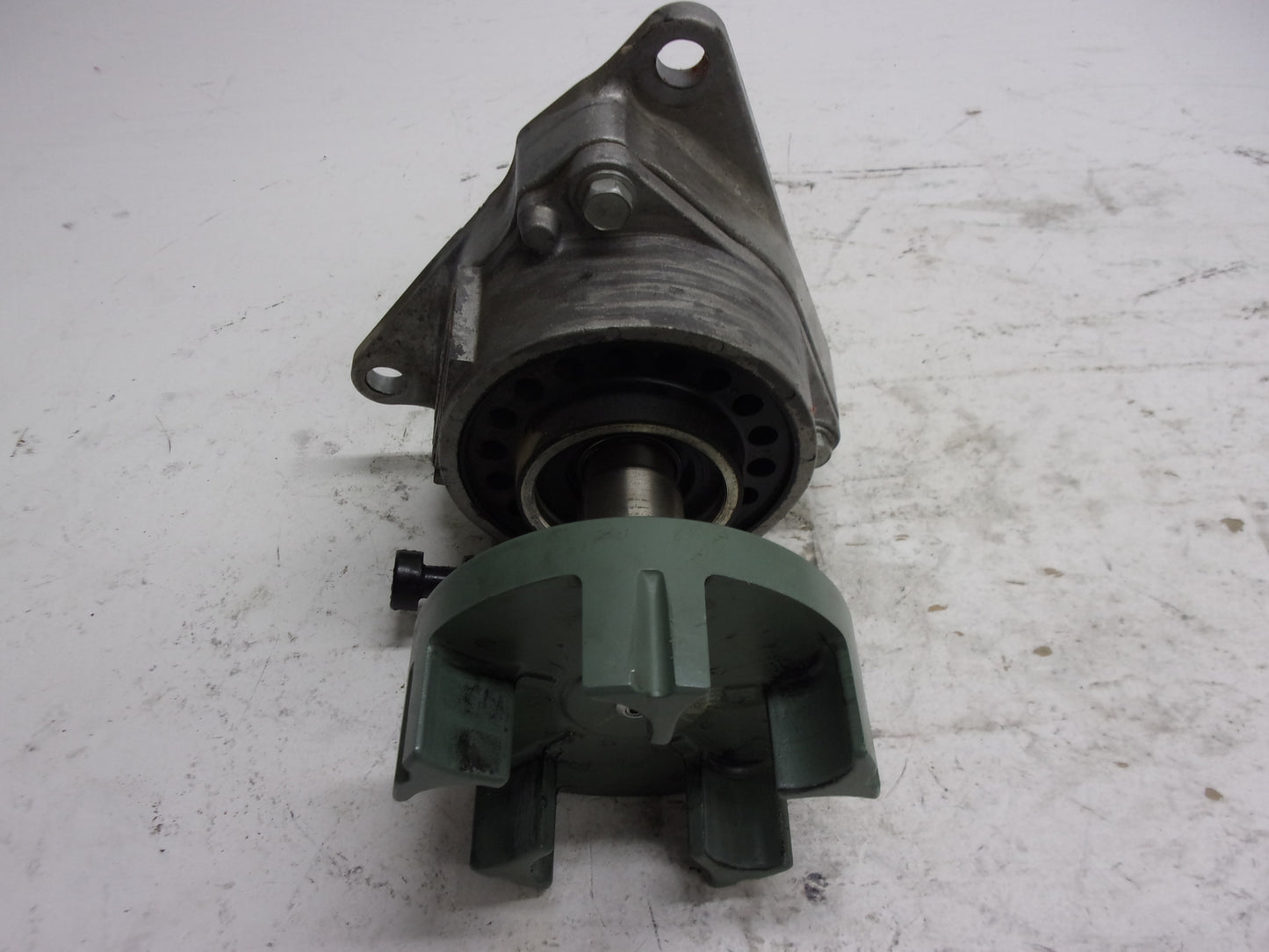 Yamaha Waverunner 1997 WaveVenture 1100 OEM Bearing Housing # 61X-45332-02-97