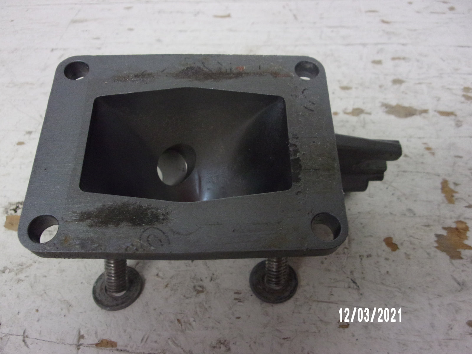 Kawasaki Jet Ski 1989-1990 300SX OEM Carburetor Holder Part# 16065-3702