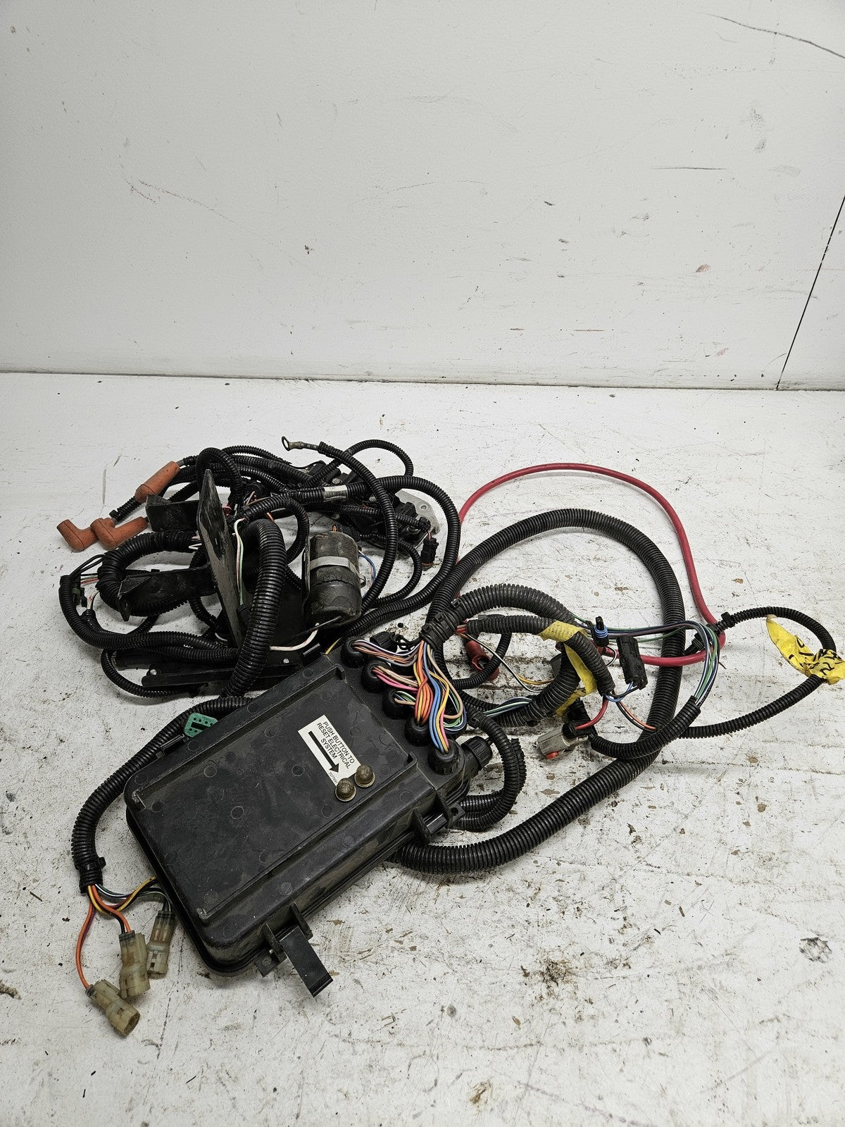 Polaris 2001 Genesis I-4Pass EFI Complete Electrical Box + Harness 4010379