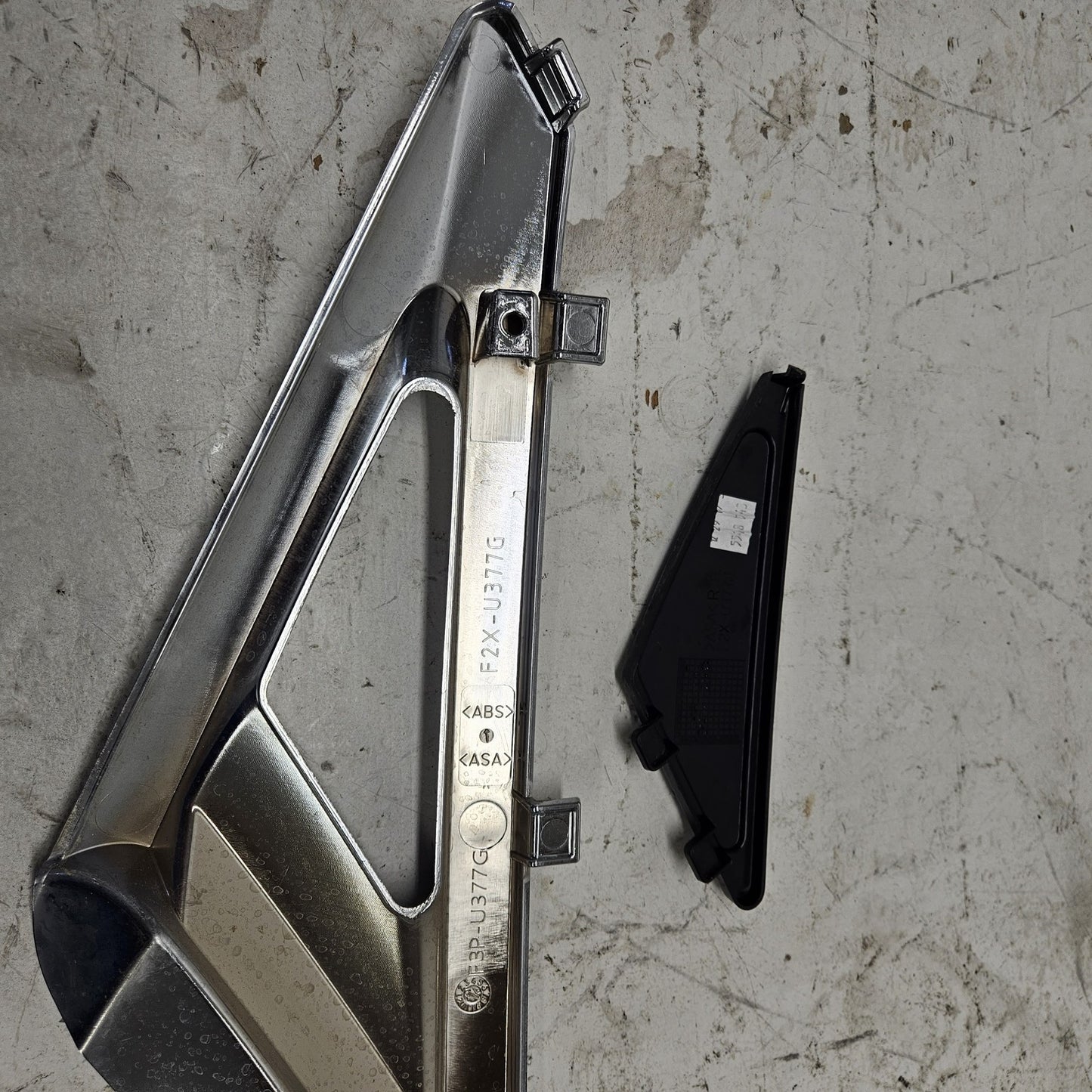 Yamaha WaveRunner 2015-2019 VX VXS VXR RH Chrome Trim + Insert F2X-U377G-00-00
