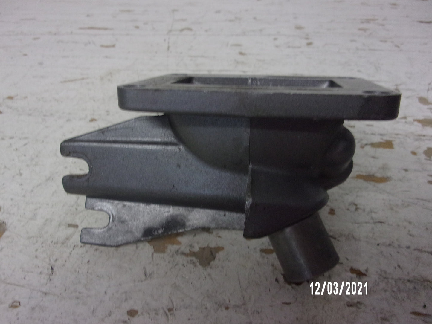 Kawasaki Jet Ski 1989-1990 300SX OEM Carburetor Holder Part# 16065-3702