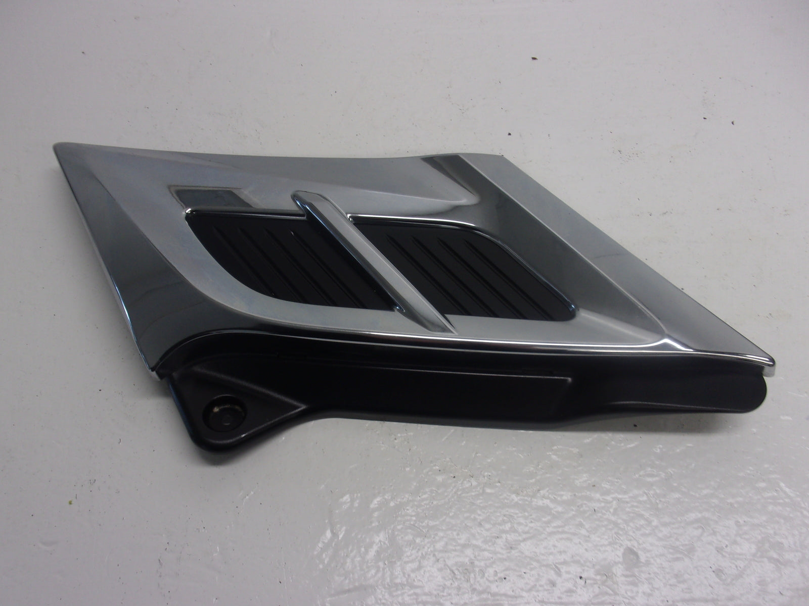 Yamaha WaveRunner 2012-2018 FX Cruiser SHO1.8 Right Chrome Trim F2S-U370K-00-00
