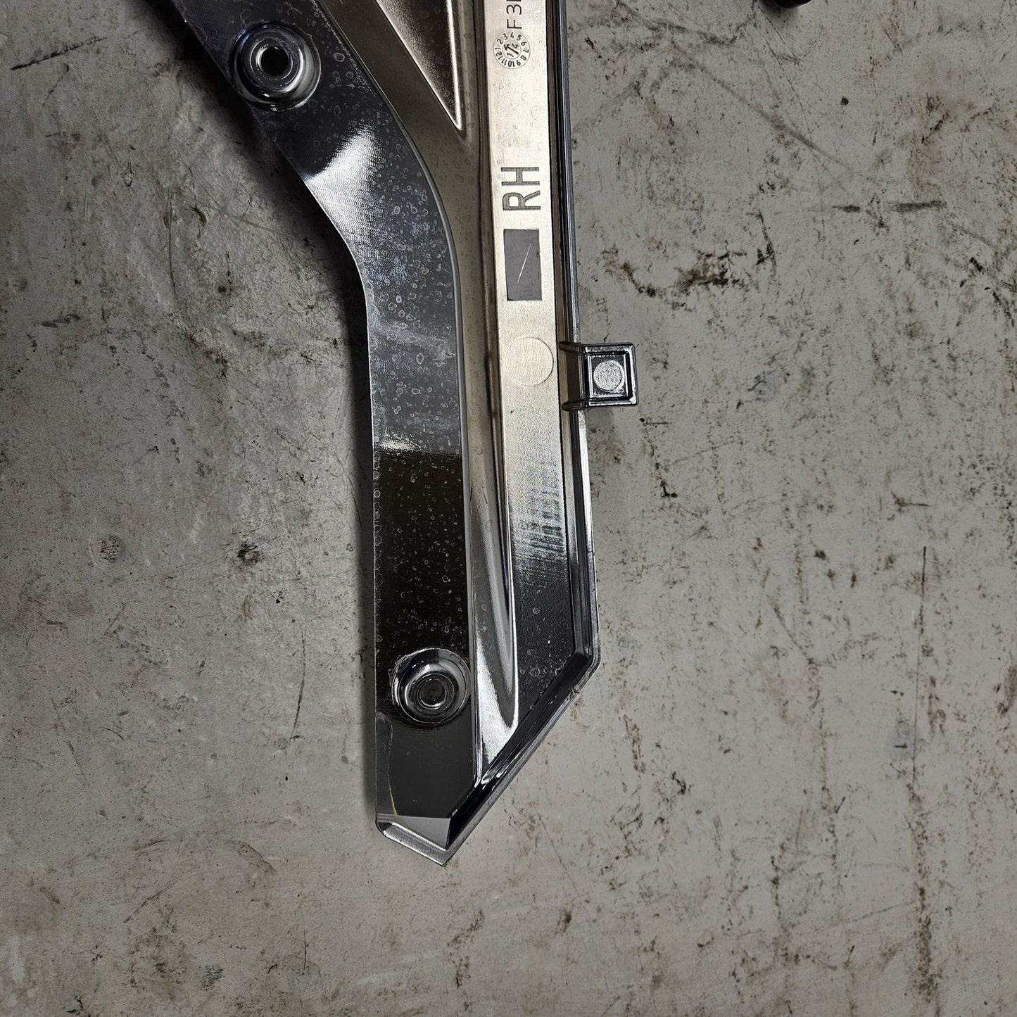 Yamaha WaveRunner 2015-2019 VX VXS VXR RH Chrome Trim + Insert F2X-U377G-00-00