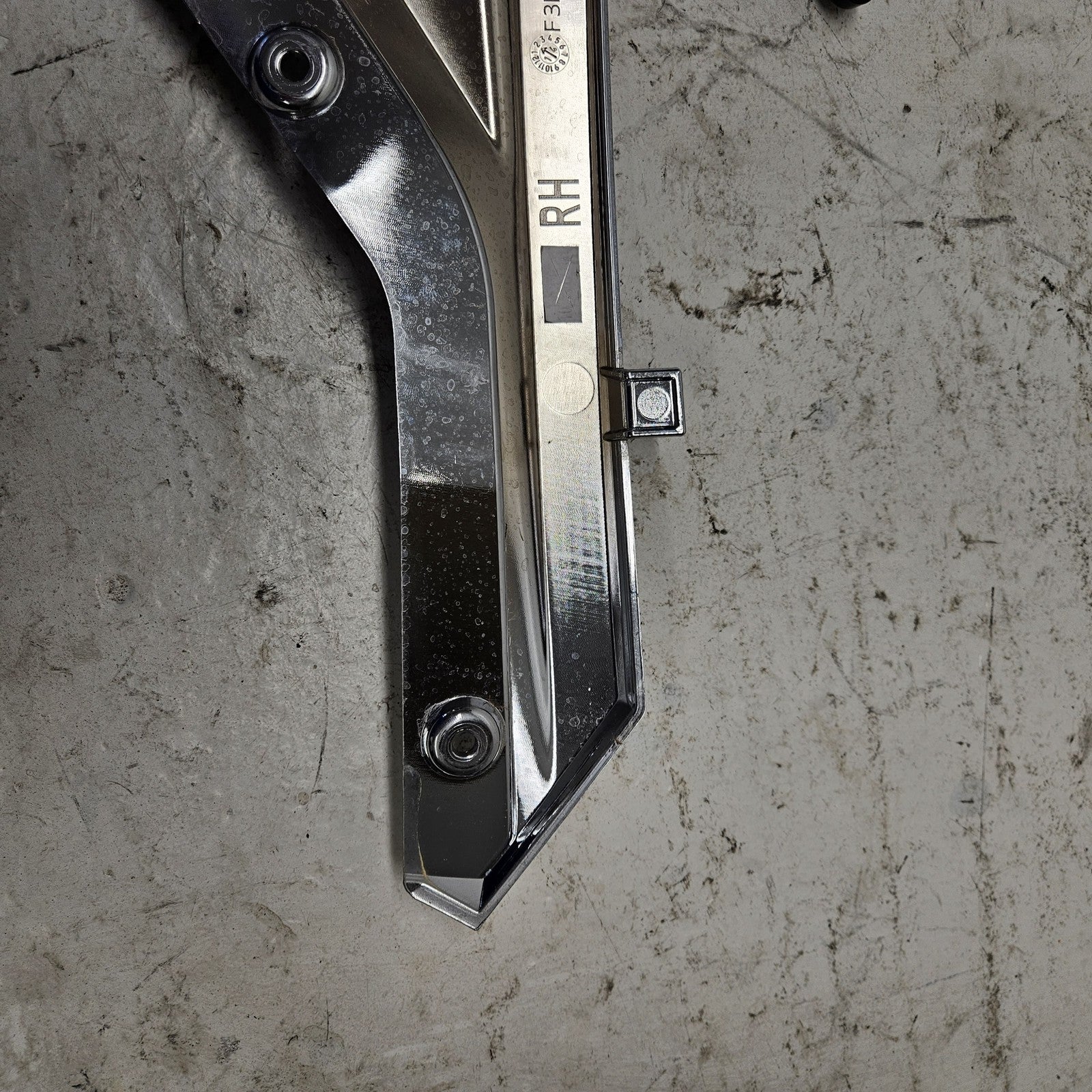 Yamaha WaveRunner 2015-2019 VX VXS VXR RH Chrome Trim + Insert F2X-U377G-00-00