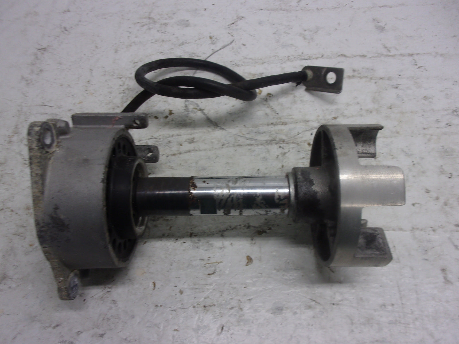 Yamaha Waverunner 2003 GP 1300 OEM Bearing Housing + Coupler # 61X-45332-03-94