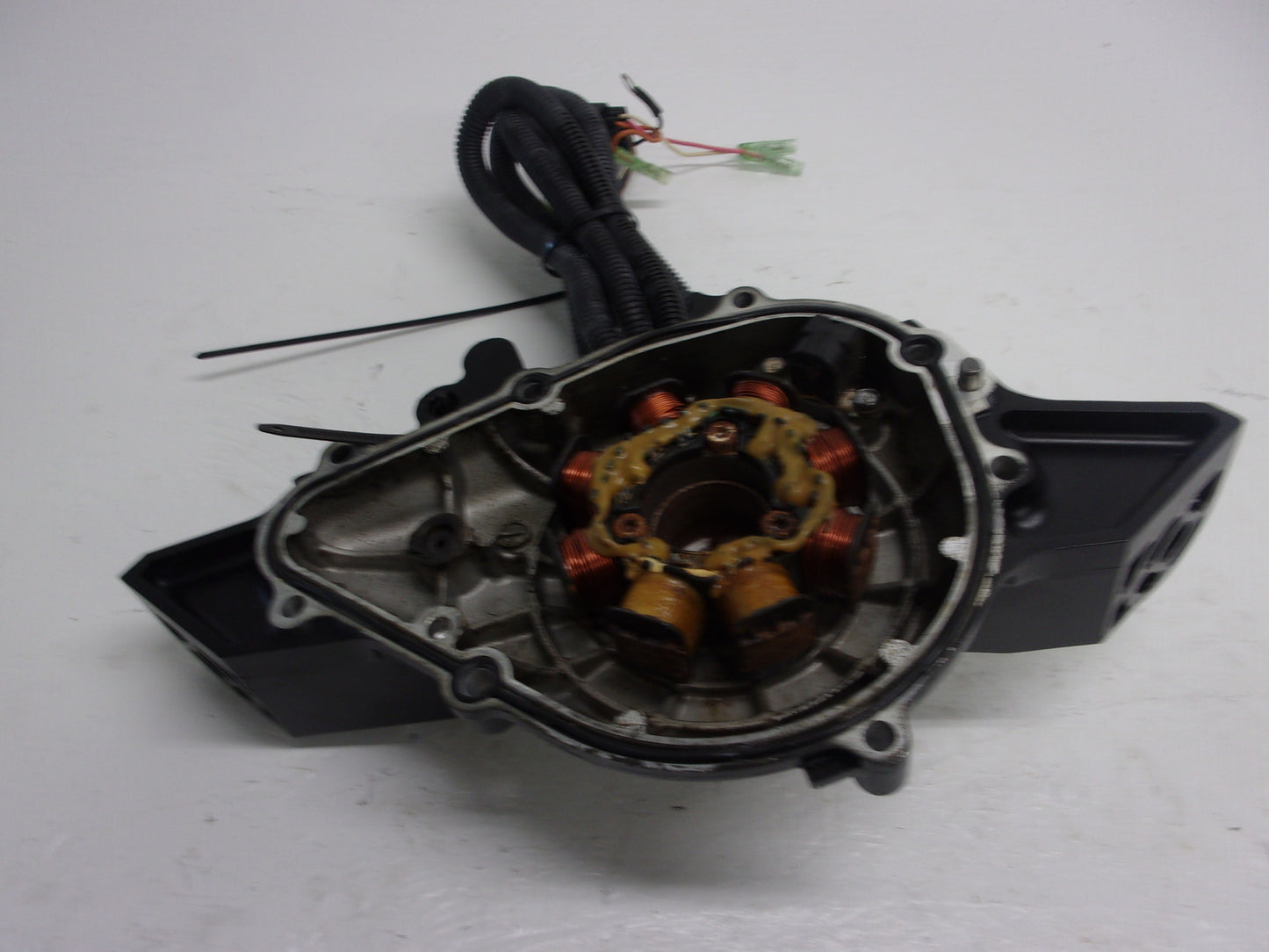 Yamaha Waverunner 1999-2000 XL GP 800 OEM Stator + Stator Cover 66E-81337-10-8P