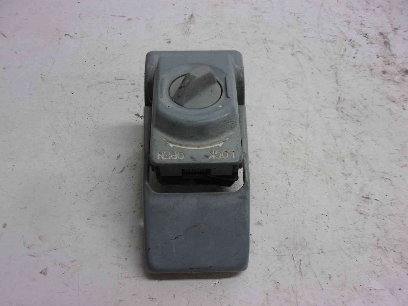 Kawasaki Jet Ski 1992-2001 750 SX SXI OEM Engine Hood Lock Assembly # 27016-3723