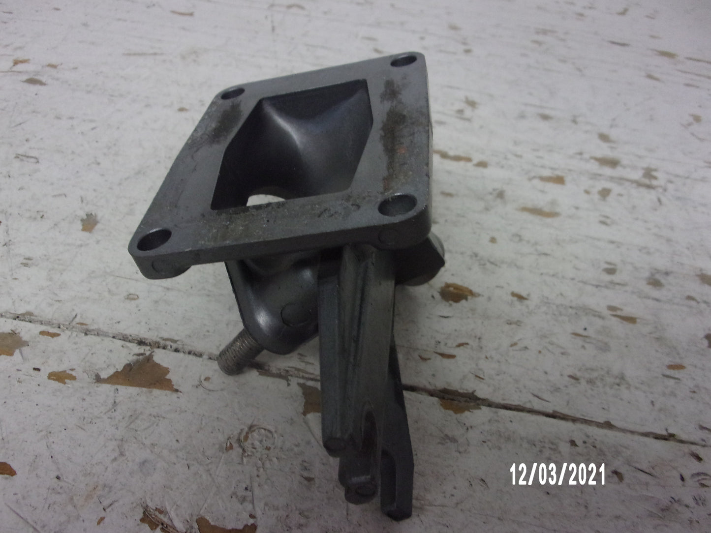 Kawasaki Jet Ski 1989-1990 300SX OEM Carburetor Holder Part# 16065-3702