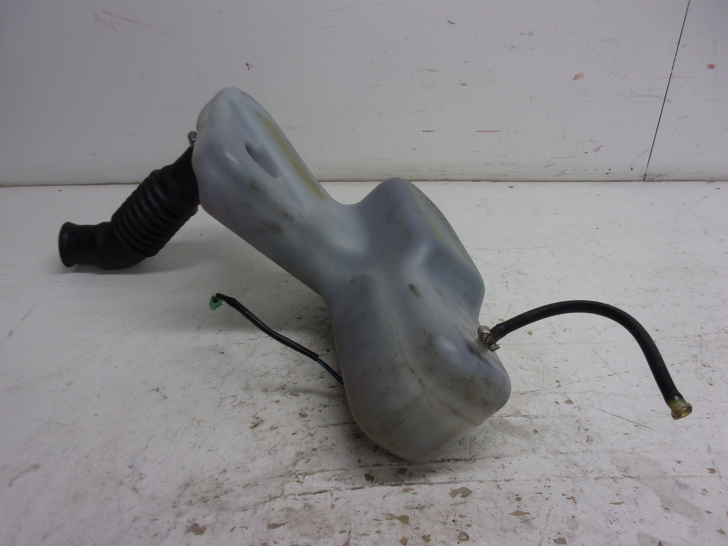 Kawasaki Jet Ski 1999-2005 Ultra 130/150 OEM Oil Tank Assembly # 52001-3734