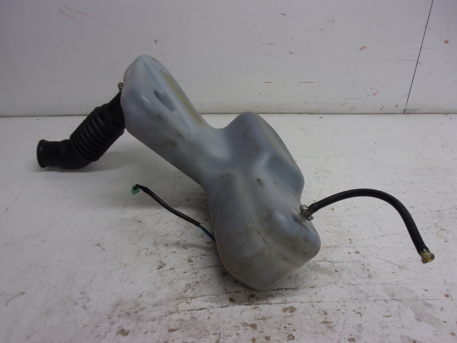 Kawasaki Jet Ski 1999-2005 Ultra 130/150 OEM Oil Tank Assembly # 52001-3734