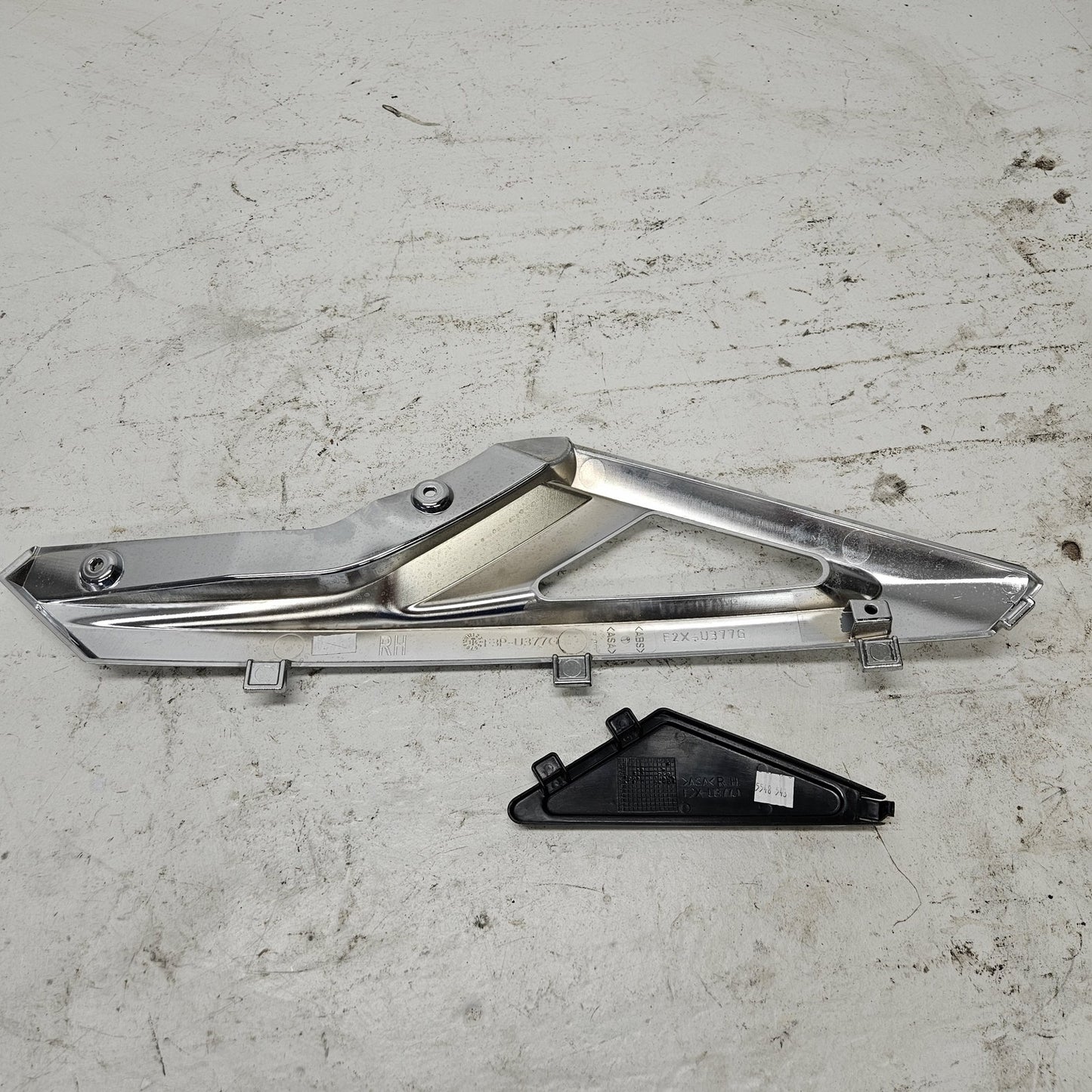 Yamaha WaveRunner 2015-2019 VX VXS VXR RH Chrome Trim + Insert F2X-U377G-00-00