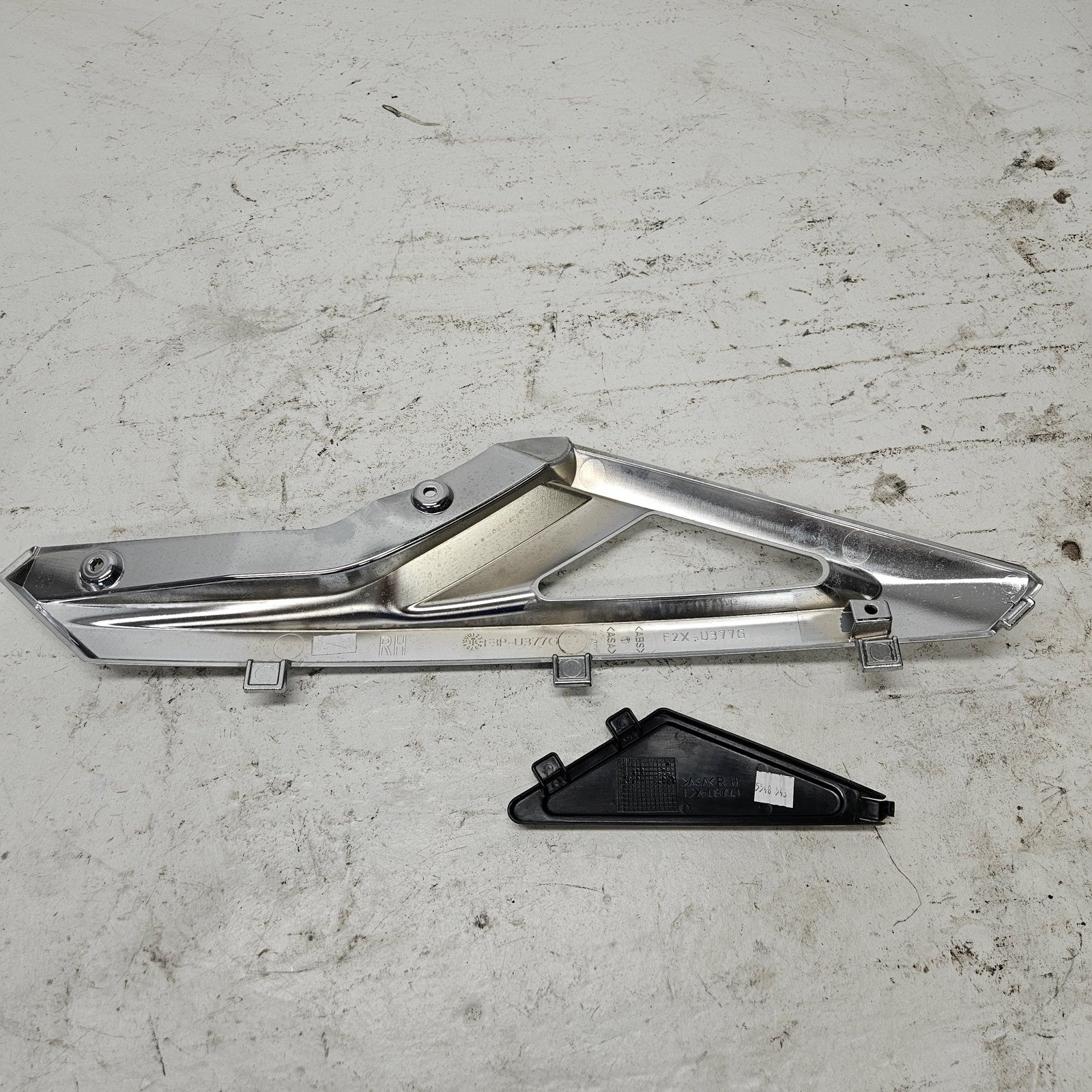 Yamaha WaveRunner 2015-2019 VX VXS VXR RH Chrome Trim + Insert F2X-U377G-00-00