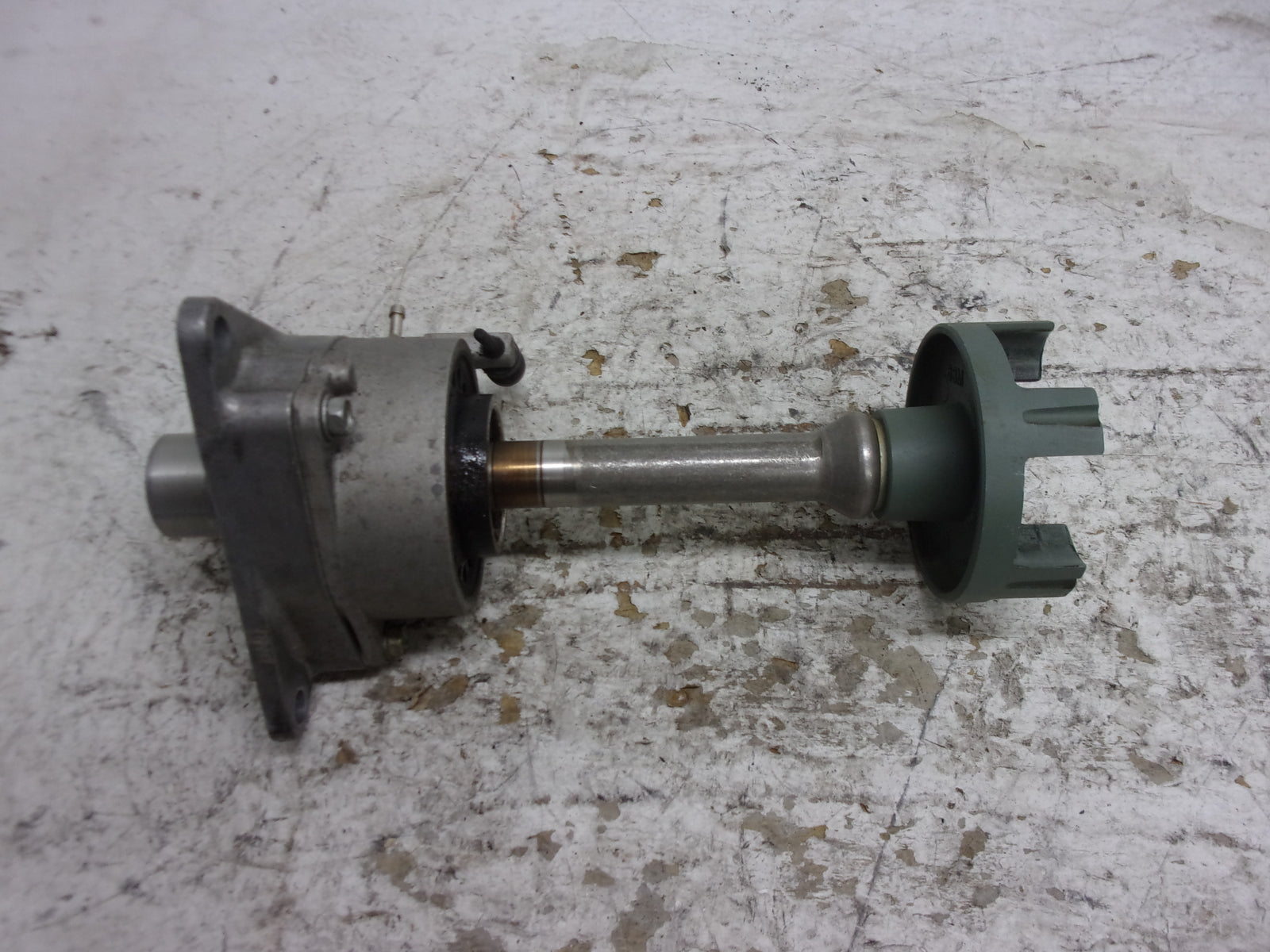 Yamaha WaveRunner 1999 XL 760 OEM Bearing Housing + Coupler Part 65U-45332-00-94