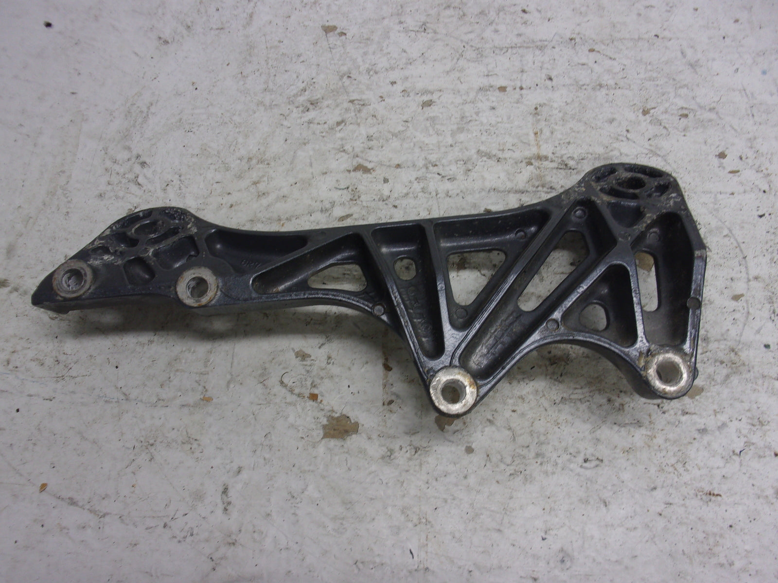 Yamaha Waverunner 1990-1998 WR WVT WB VXR OEM Engine Bracket # 6R7-21415-00-94