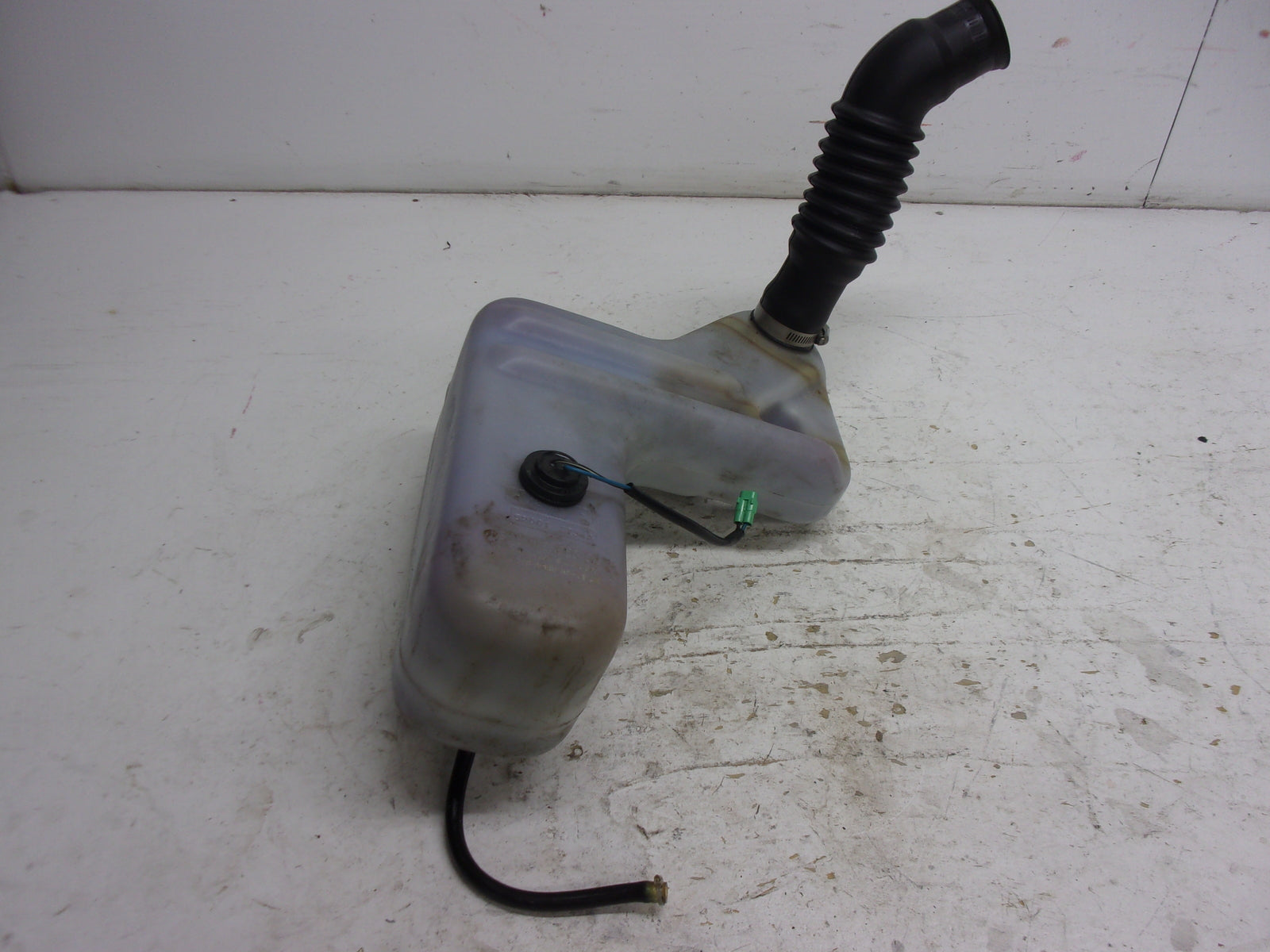 Kawasaki Jet Ski 1999-2005 Ultra 130/150 OEM Oil Tank Assembly # 52001-3734