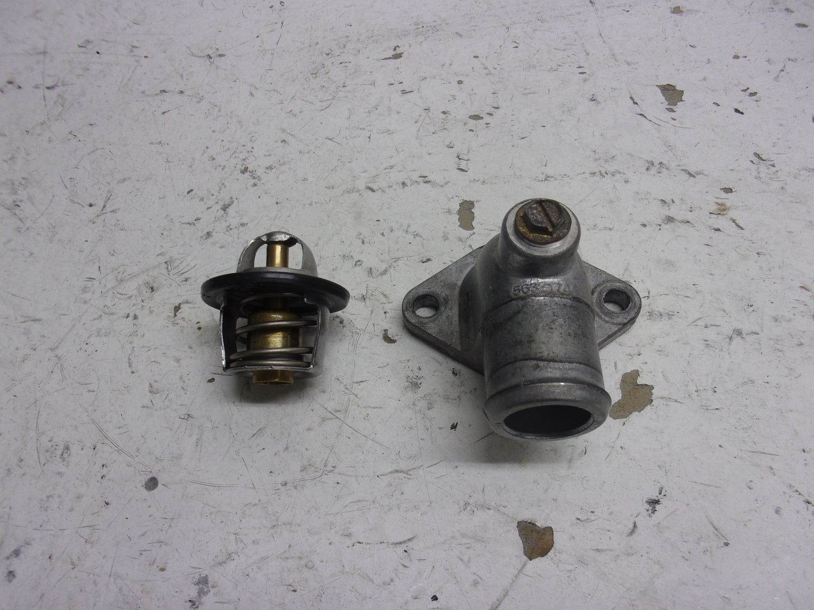 Polaris Snowmobile 2009-2012 RMK Switchback Indy OEM Thermostat + Cover 5136512