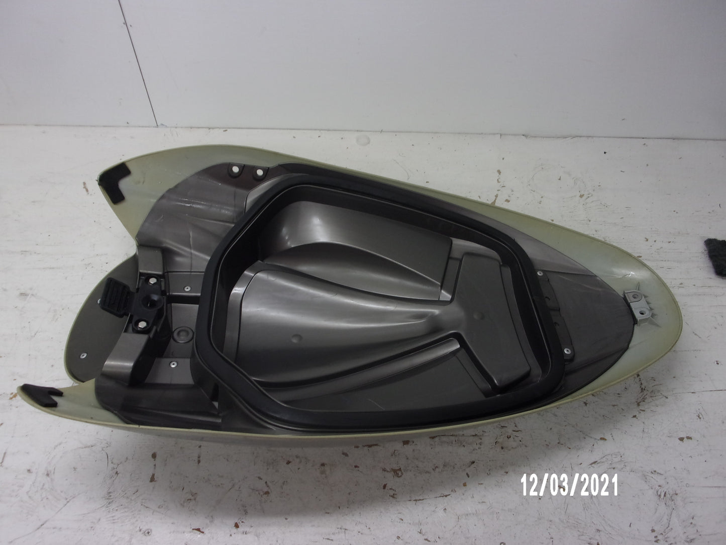 Yamaha WaveRunner PWC 2001 XL1200 OEM Silver Front Storage Cover F0V-U517B-00-P0