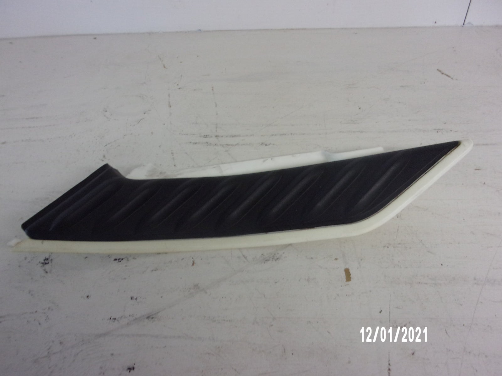 Sea Doo Bombardier PWC 2007-2009 RXP OEM Left Moulding + Knee Pad # 291002462