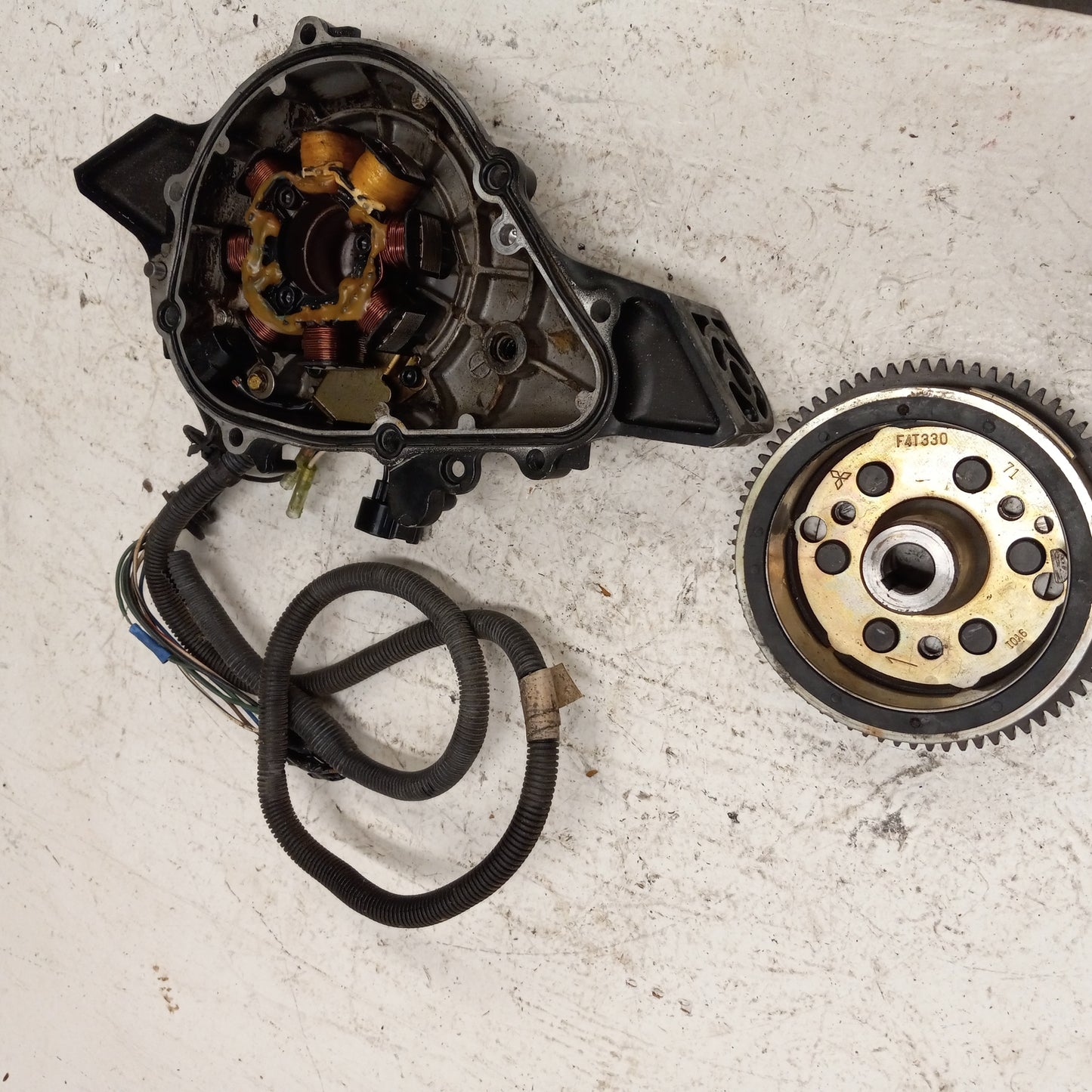 Yamaha Waverunner 1999-2000 XL GP 800 OEM Stator + Stator Cover 66E-81337-10-8P