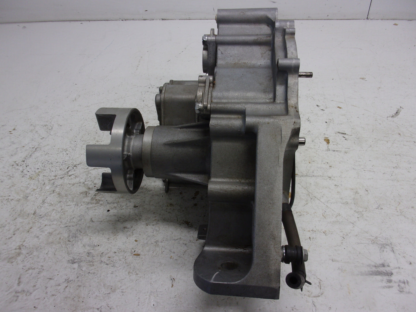 Yamaha Waverunner 2005-2011 FXHO VX OEM Pump Gear + Cover Part# 6B6-13327-01-94