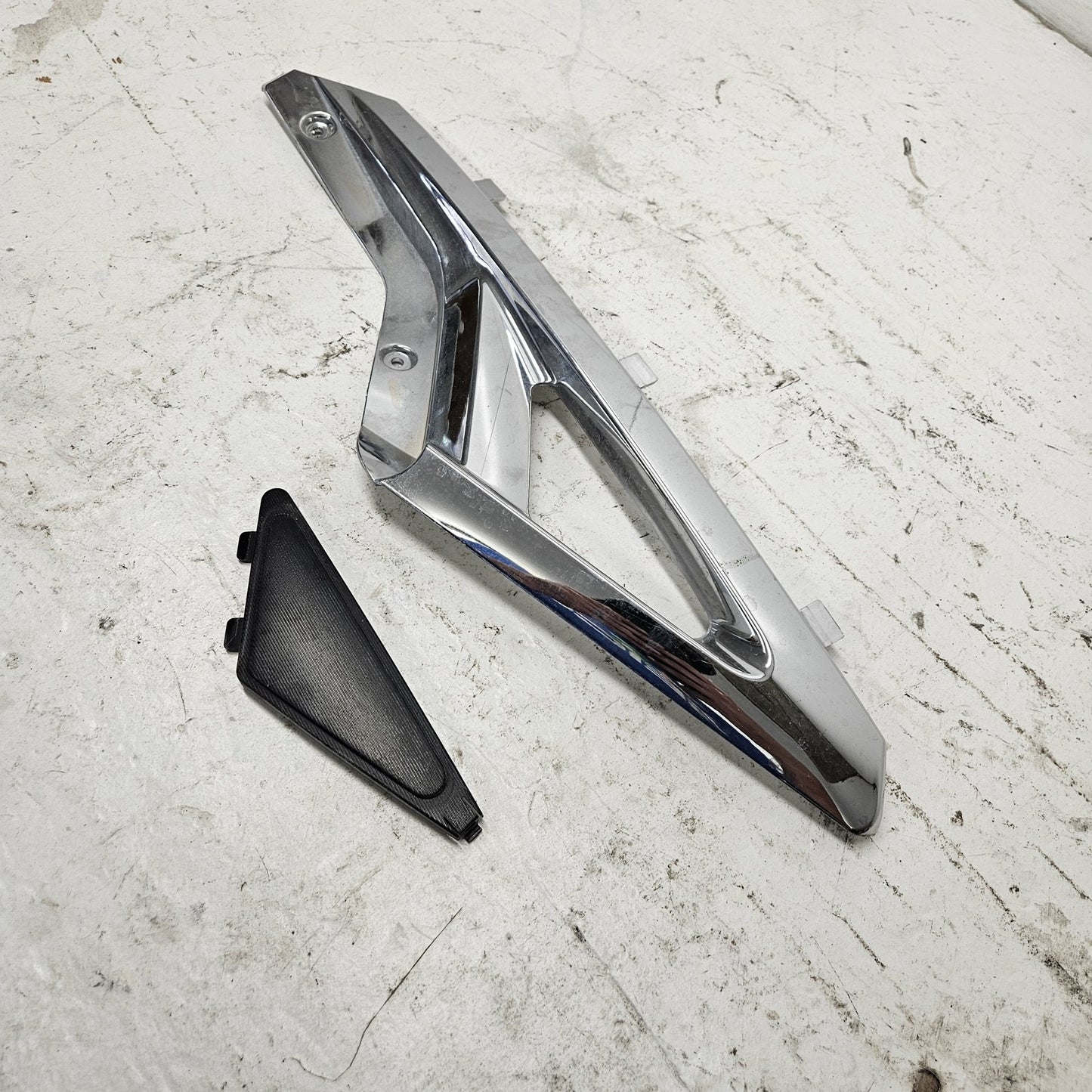 Yamaha WaveRunner 2015-2019 VX VXS VXR RH Chrome Trim + Insert F2X-U377G-00-00