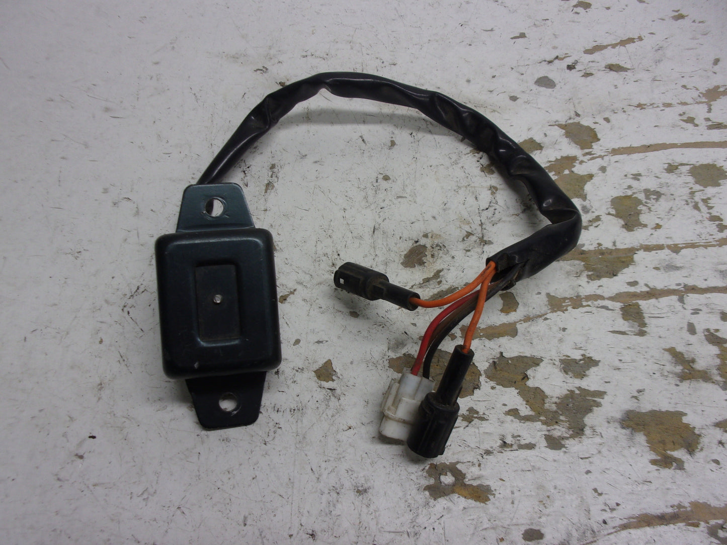 Kawasaki Jet Ski 1994-1995 Super Sport XI OEM Trim Meter Relay Part# 27034-3705