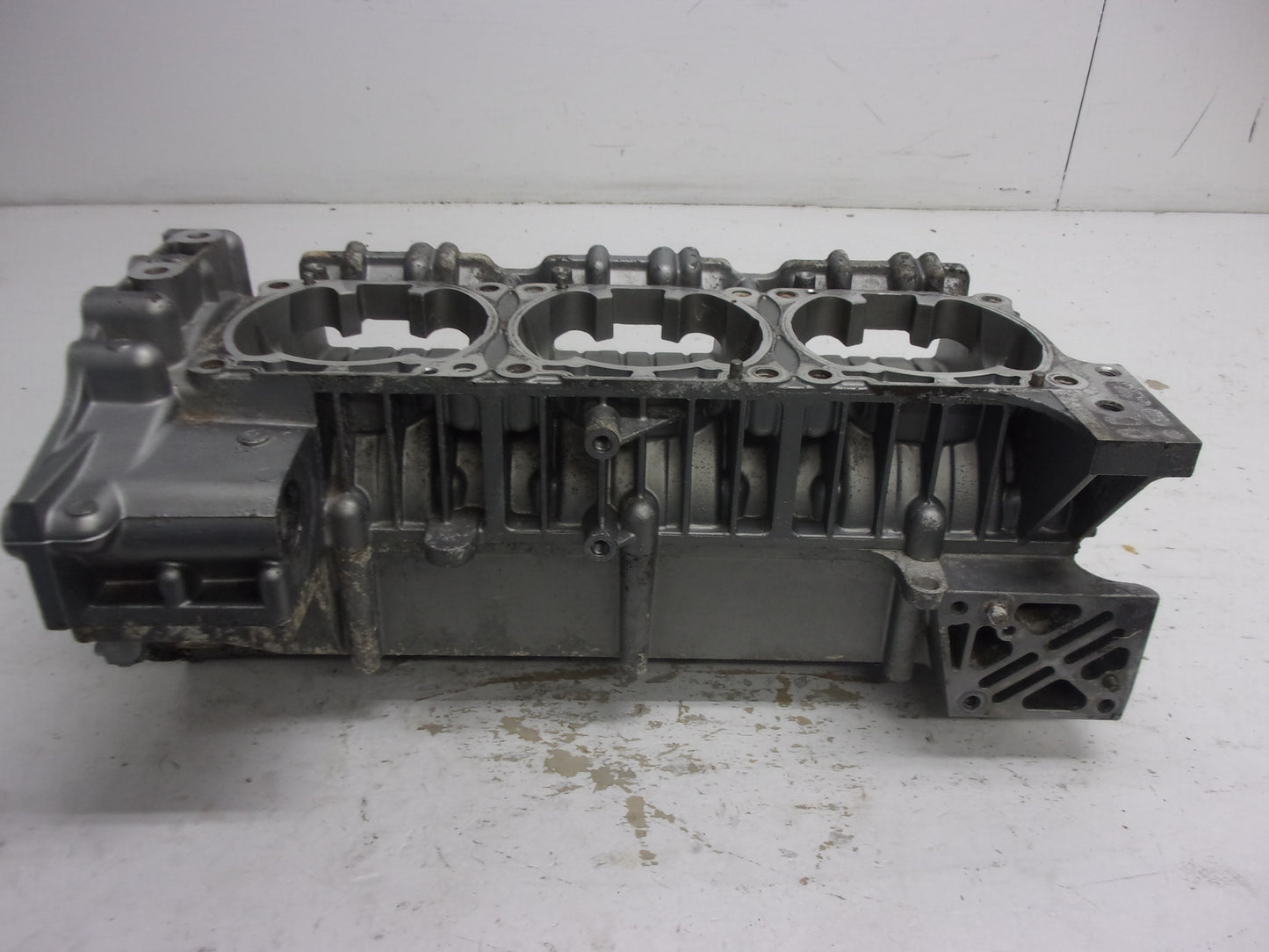 Yamaha WaveRunner PWC 2003-2008 GP1300 OEM Crankcase + Hardware 60T-15100-00-8S