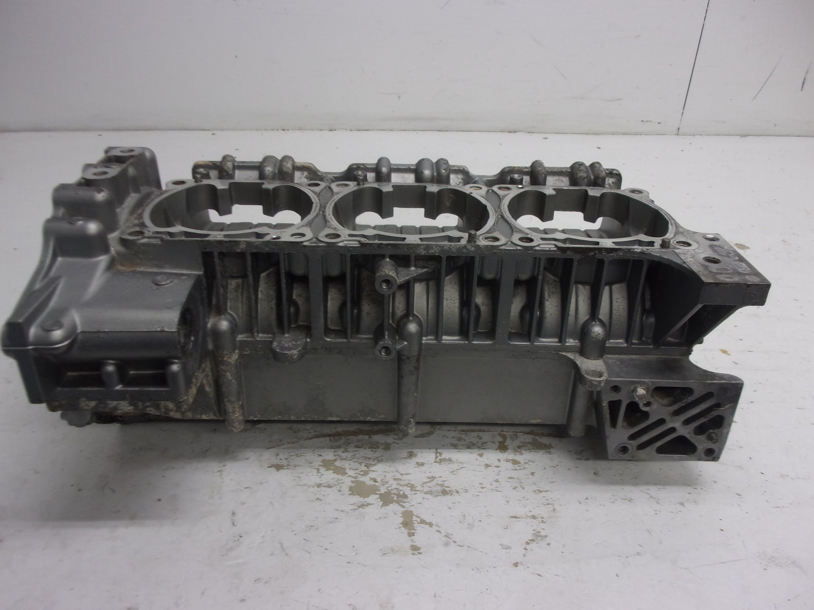 Yamaha WaveRunner PWC 2003-2008 GP1300 OEM Crankcase + Hardware 60T-15100-00-8S