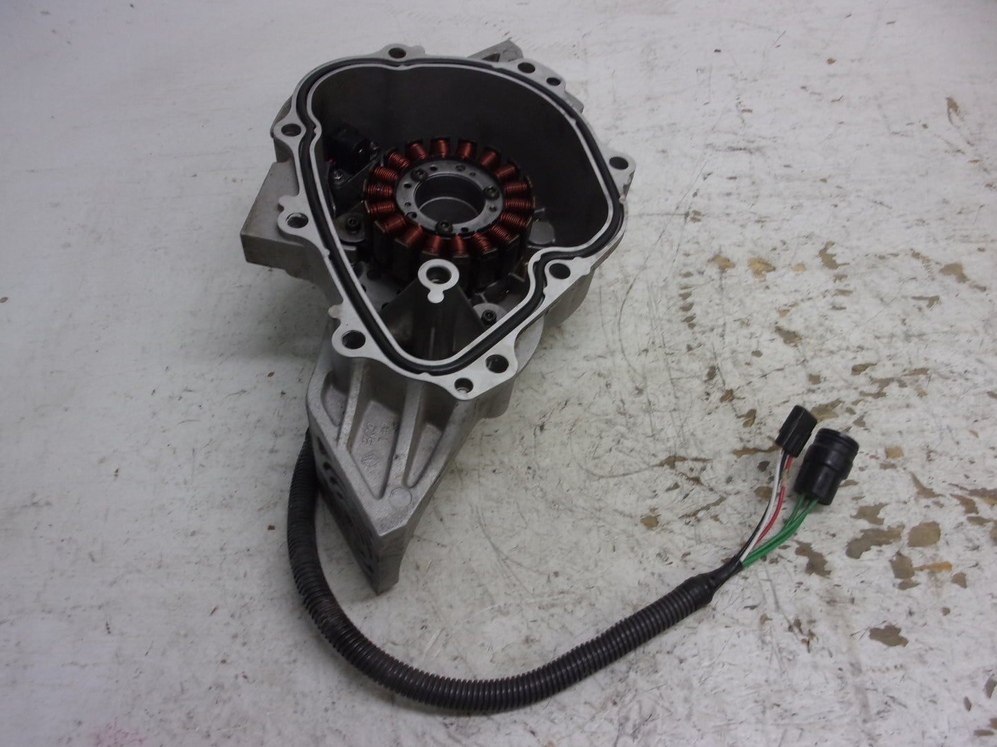 Yamaha WaveRunner 2002-2006 FX 140/1000 Flywheel Cover + Stator 60E-81337-00-94