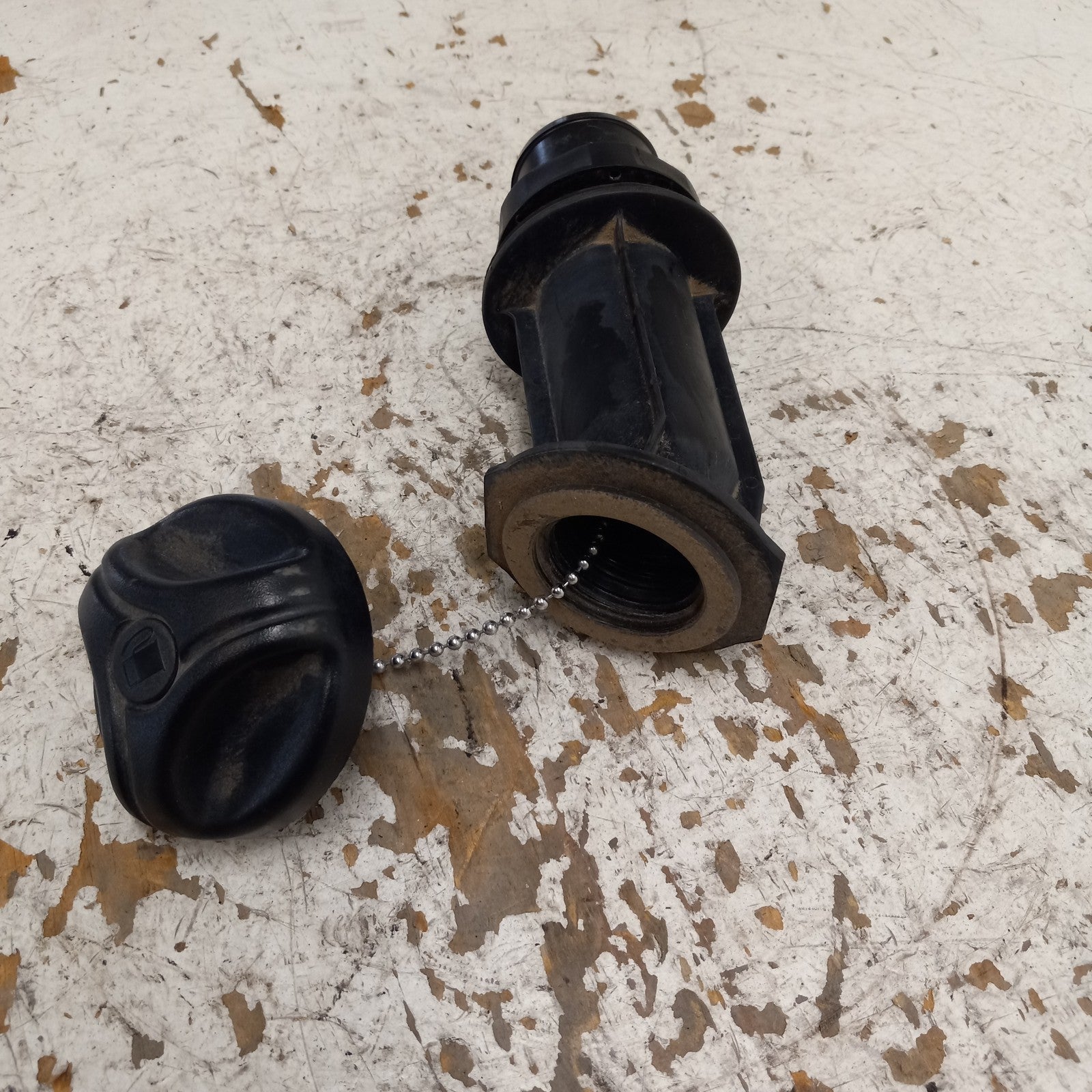 Sea Doo Bombardier 1995-2004 HX XP OEM Fuel Filler Neck + Cap Part# 275500229