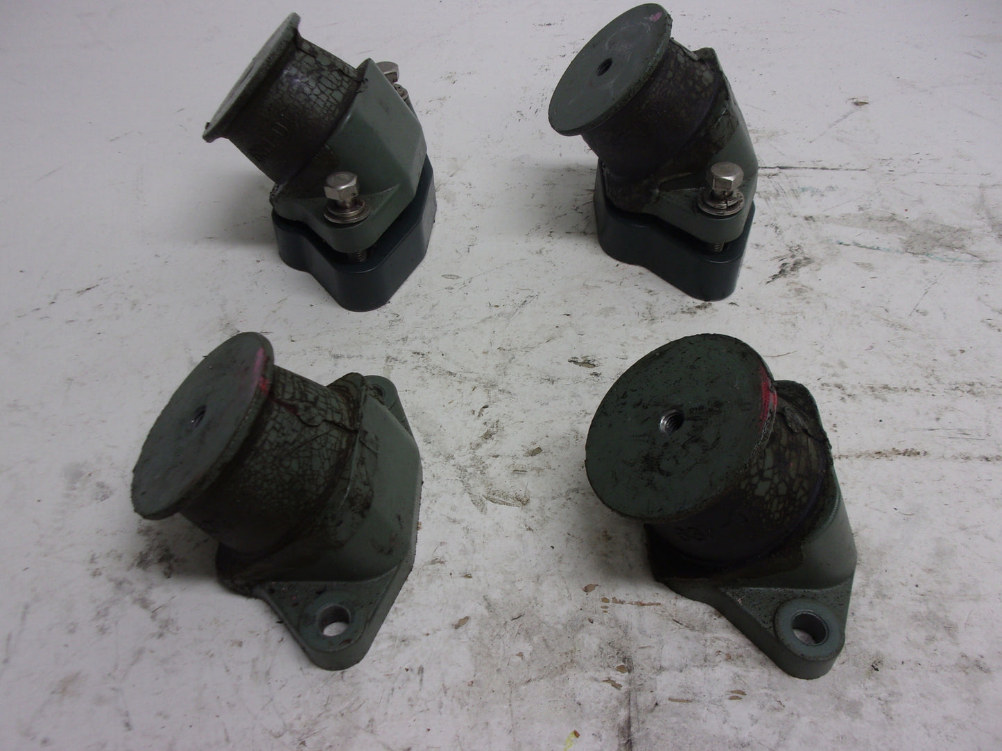 Yamaha WaveRunner 1996-2003 SV GP XL OEM Engine Mount Set Part# 63M-44517-01-5B