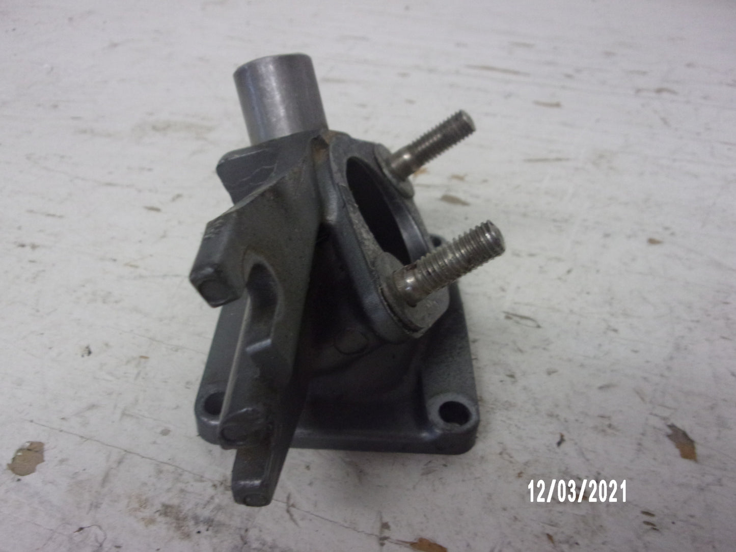 Kawasaki Jet Ski 1989-1990 300SX OEM Carburetor Holder Part# 16065-3702