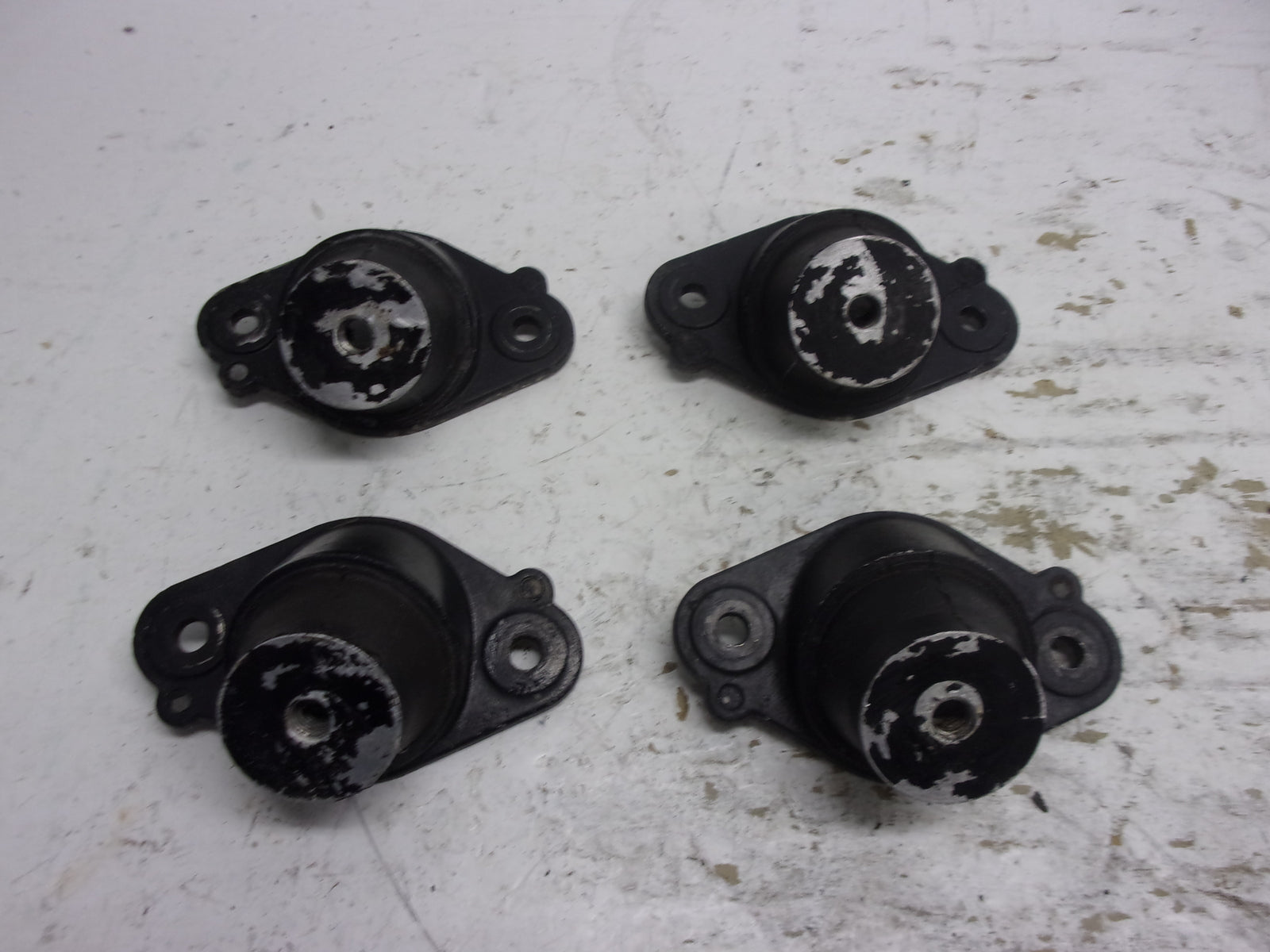 Kawasaki Jet Ski 1988-1990 TS 650SX X2 OEM Engine Damper Set Part# 92075-3724