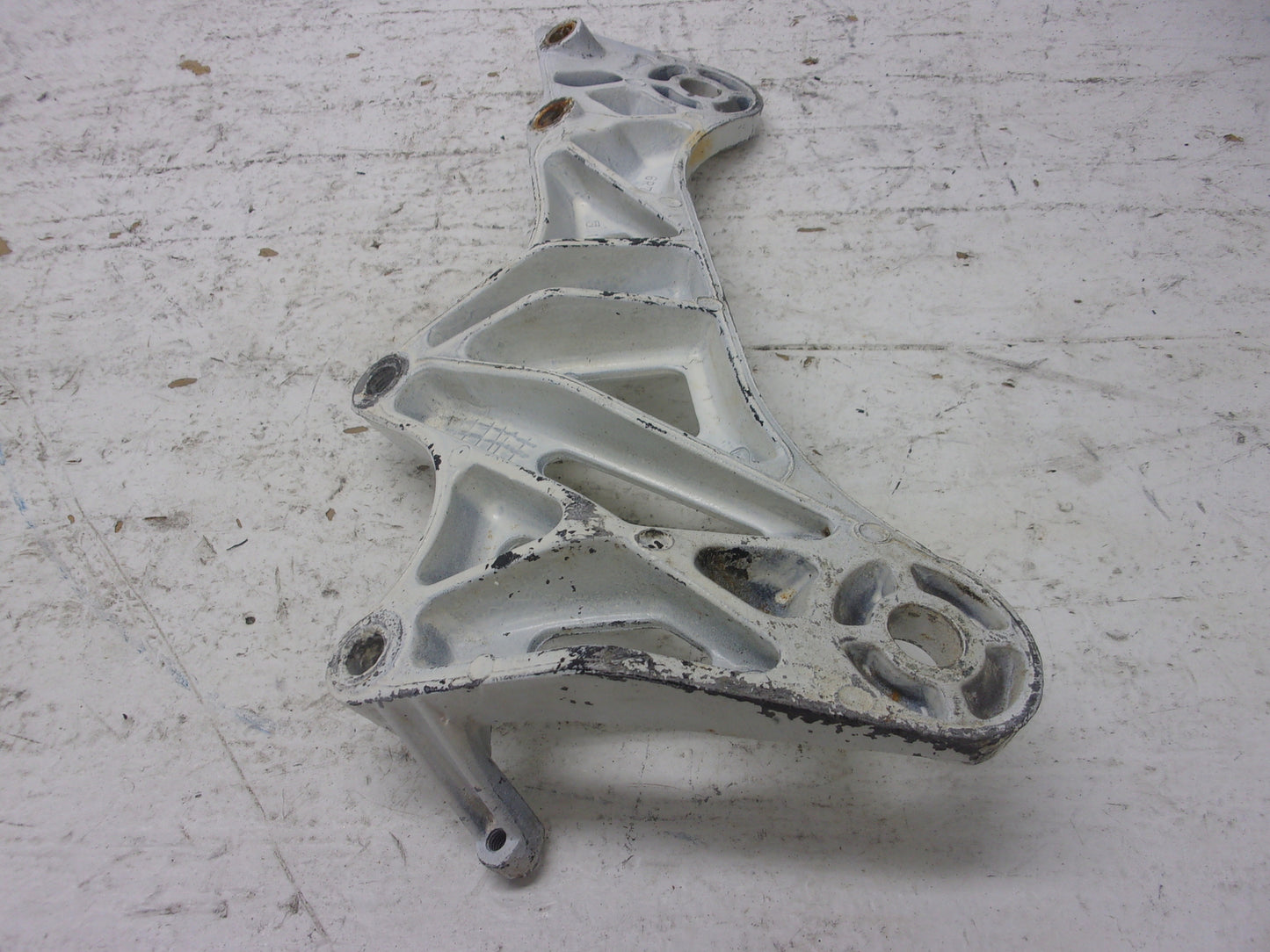 Yamaha Waverunner 1990-1998 WR WVT WB VXR OEM Engine Bracket # 6R7-21415-00-94