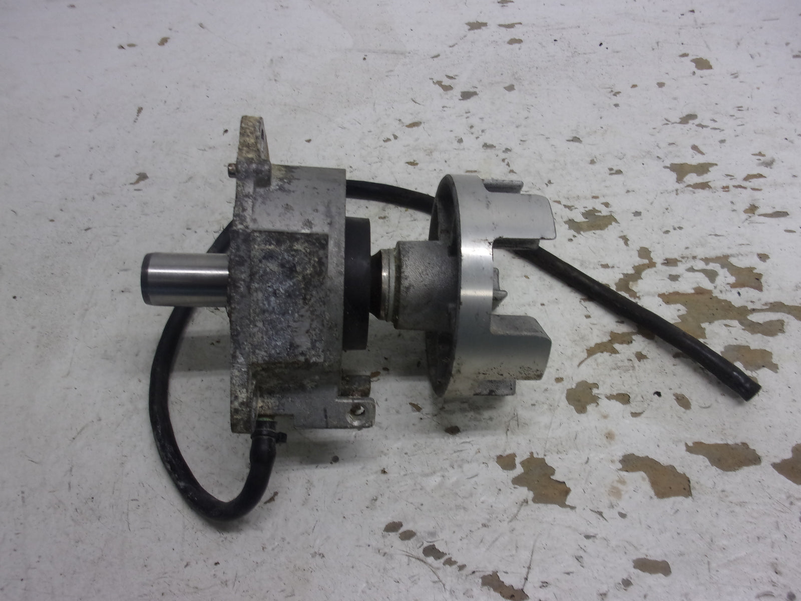 Yamaha Waverunner 2005 FX HO OEM Bearing Housing + Coupler Part# 61X-45332-03-94