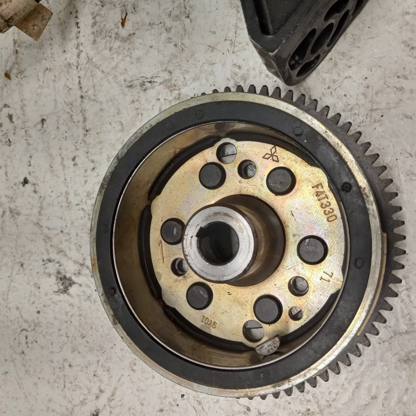 Yamaha Waverunner 1999-2000 XL GP 800 OEM Stator + Stator Cover 66E-81337-10-8P