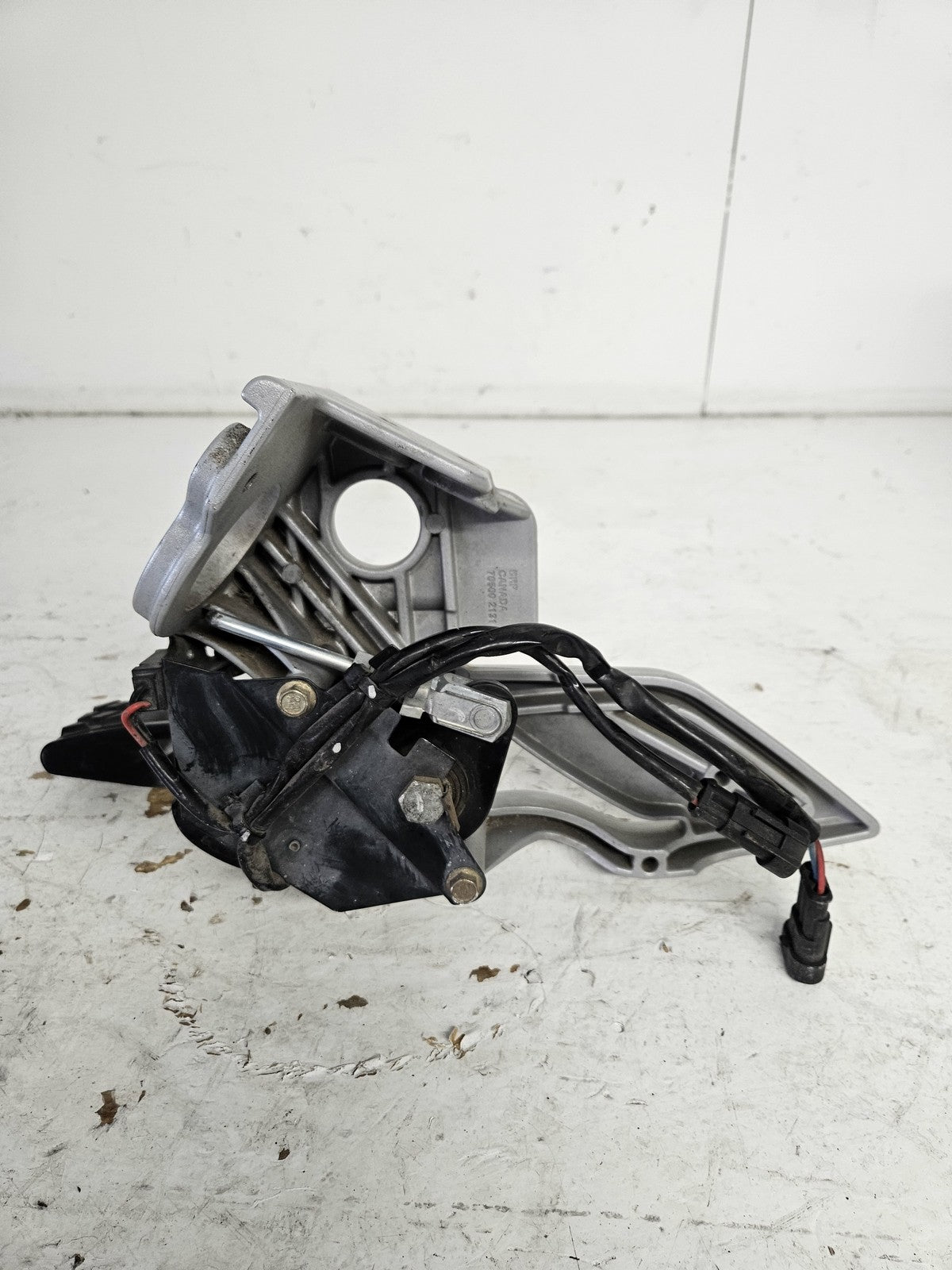 Can-Am Roadster 2009-2010 Spyder RS GS Right Peg Support + Brake Pedal 705003336