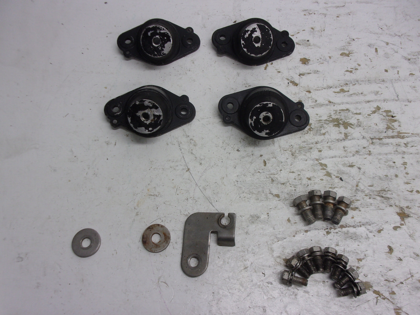 Kawasaki Jet Ski 1988-1990 TS 650SX X2 OEM Engine Damper Set Part# 92075-3724