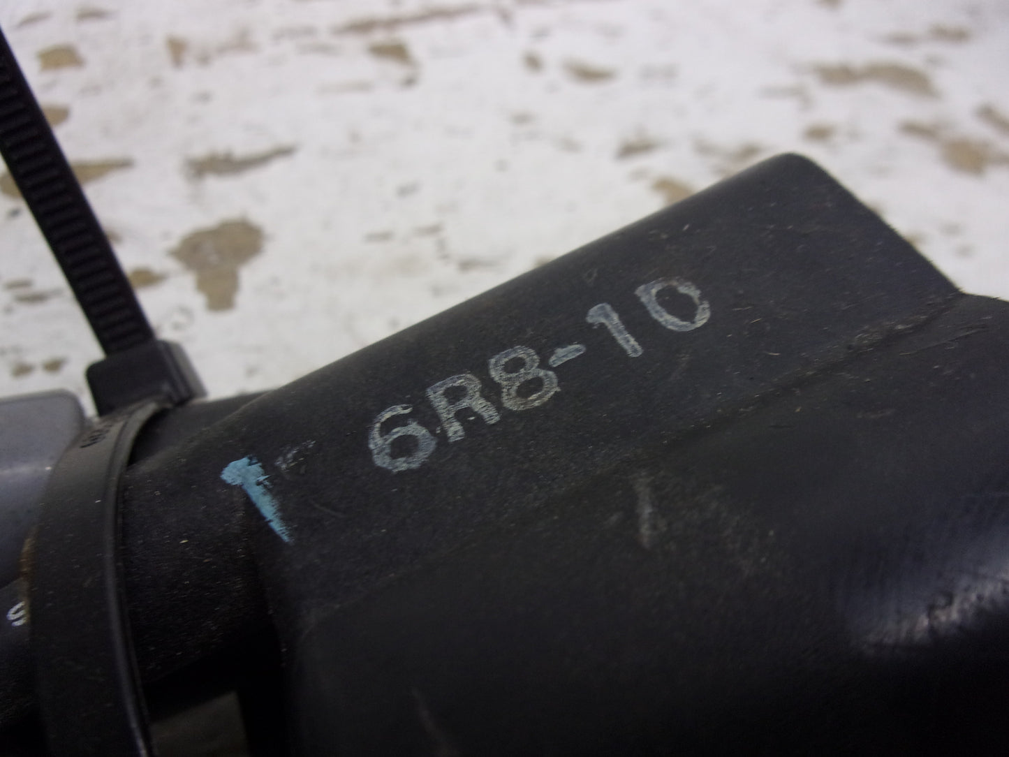 Yamaha WaveRunner 1995-1997 WR3 650/750 OEM Ignition Coil Part# 6R8-85570-10-00