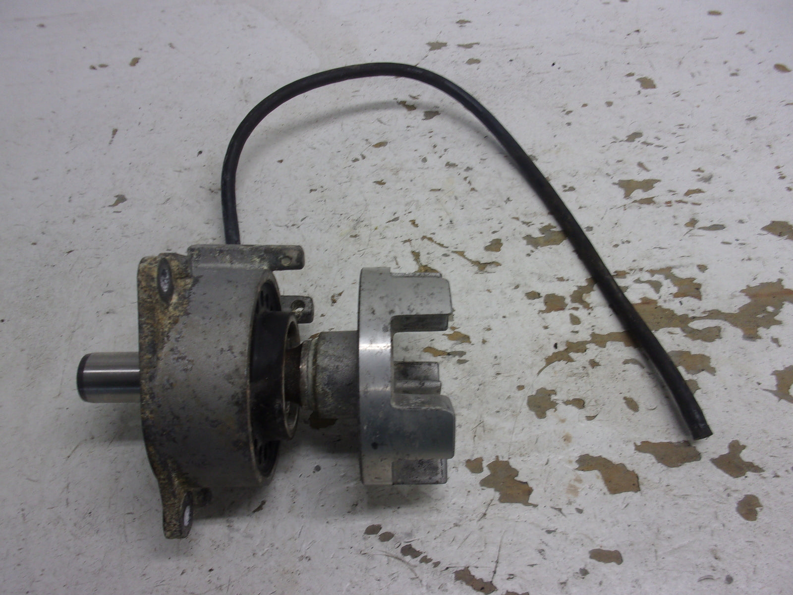Yamaha Waverunner 2005 FX HO OEM Bearing Housing + Coupler Part# 61X-45332-03-94