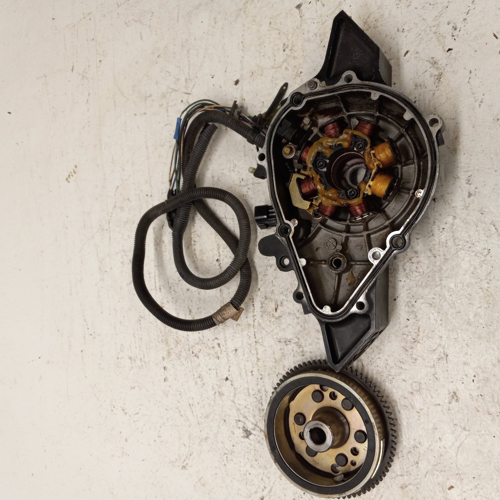 Yamaha Waverunner 1999-2000 XL GP 800 OEM Stator + Stator Cover 66E-81337-10-8P