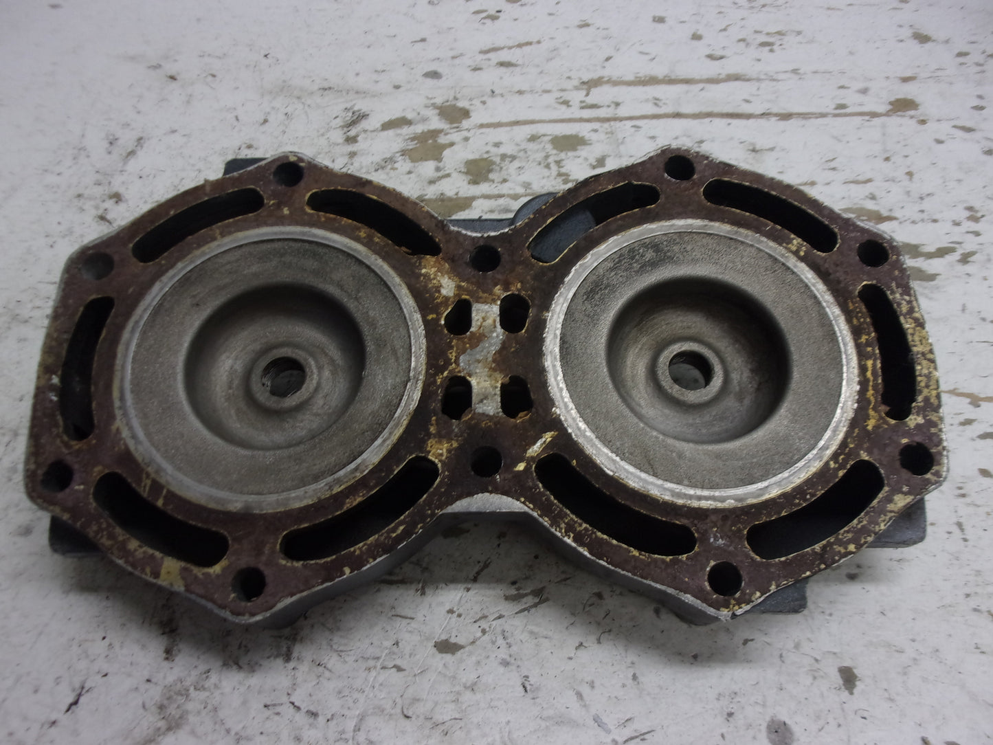 Yamaha Waverunner 1990-1996 SuperJet VXR 650 OEM Cylinder Head # 6R7-11111-00-94