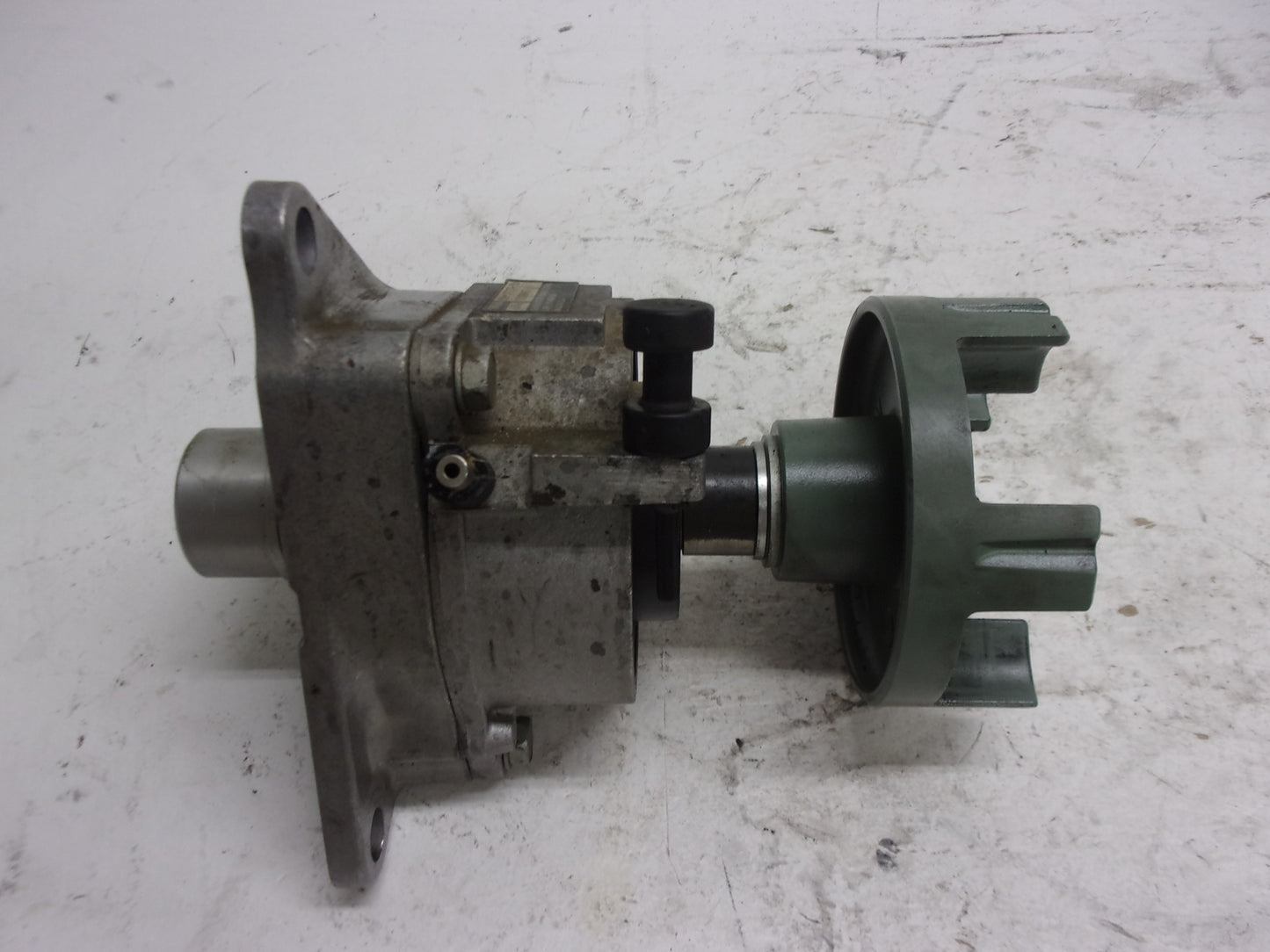 Yamaha Waverunner 1997 WaveVenture 1100 OEM Bearing Housing # 61X-45332-02-97