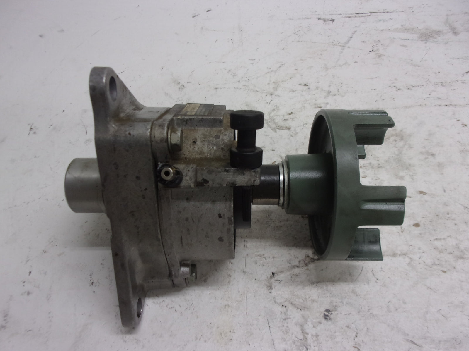 Yamaha Waverunner 1997 WaveVenture 1100 OEM Bearing Housing # 61X-45332-02-97