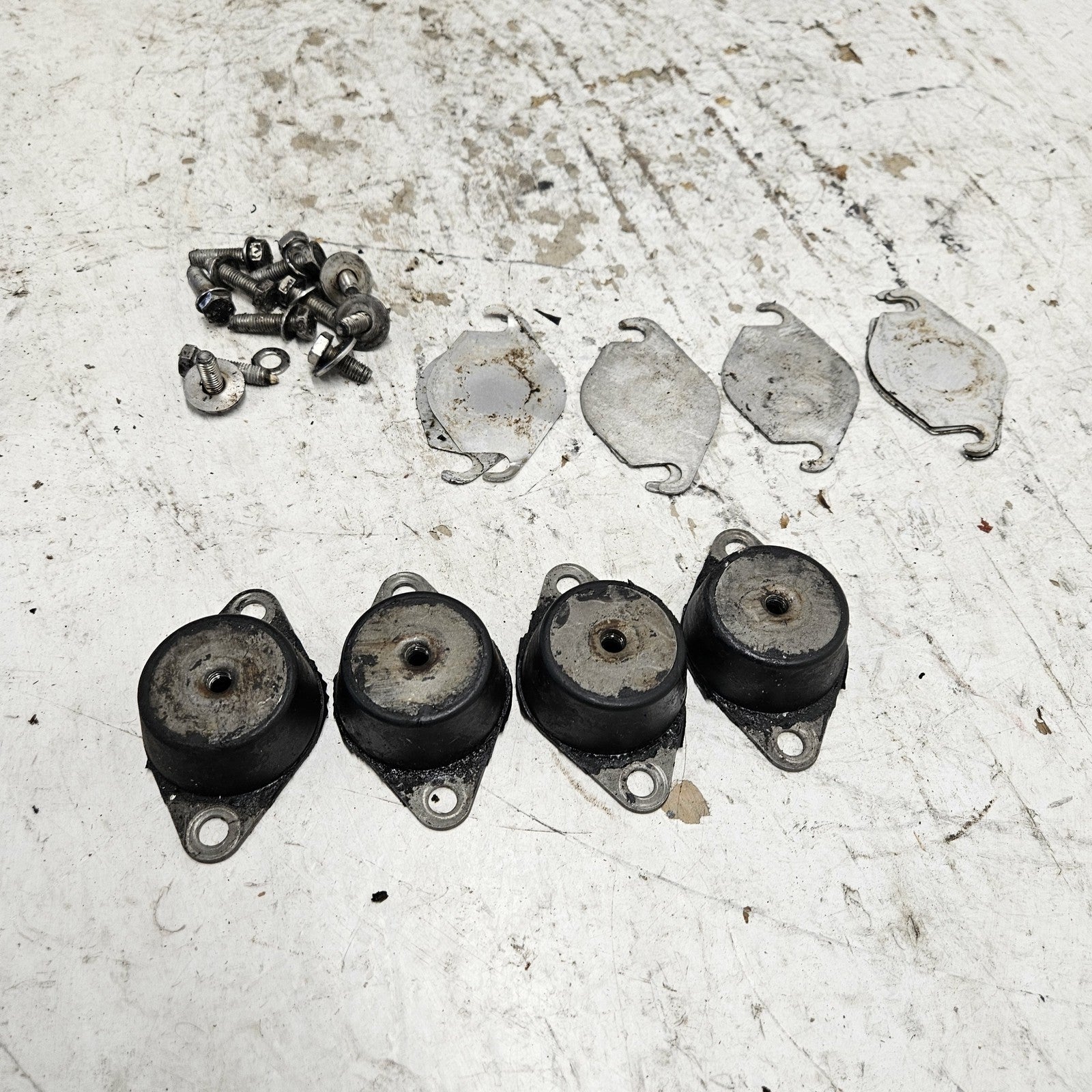 Sea Doo Bombardier 1996-1998 GTI GTS SP SPX SPI HX GS Engine Mount Set 270000217