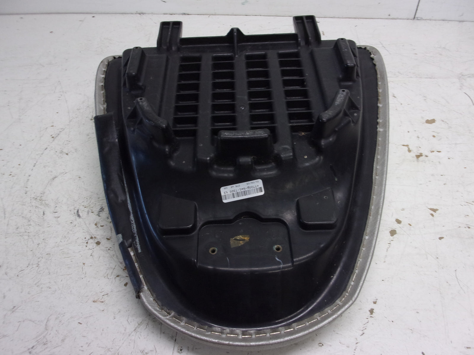 Honda  Aquatraxx 2005-2007 F-12 F-12X OEM Silver Passenger Seat 77200-HW1-730ZA