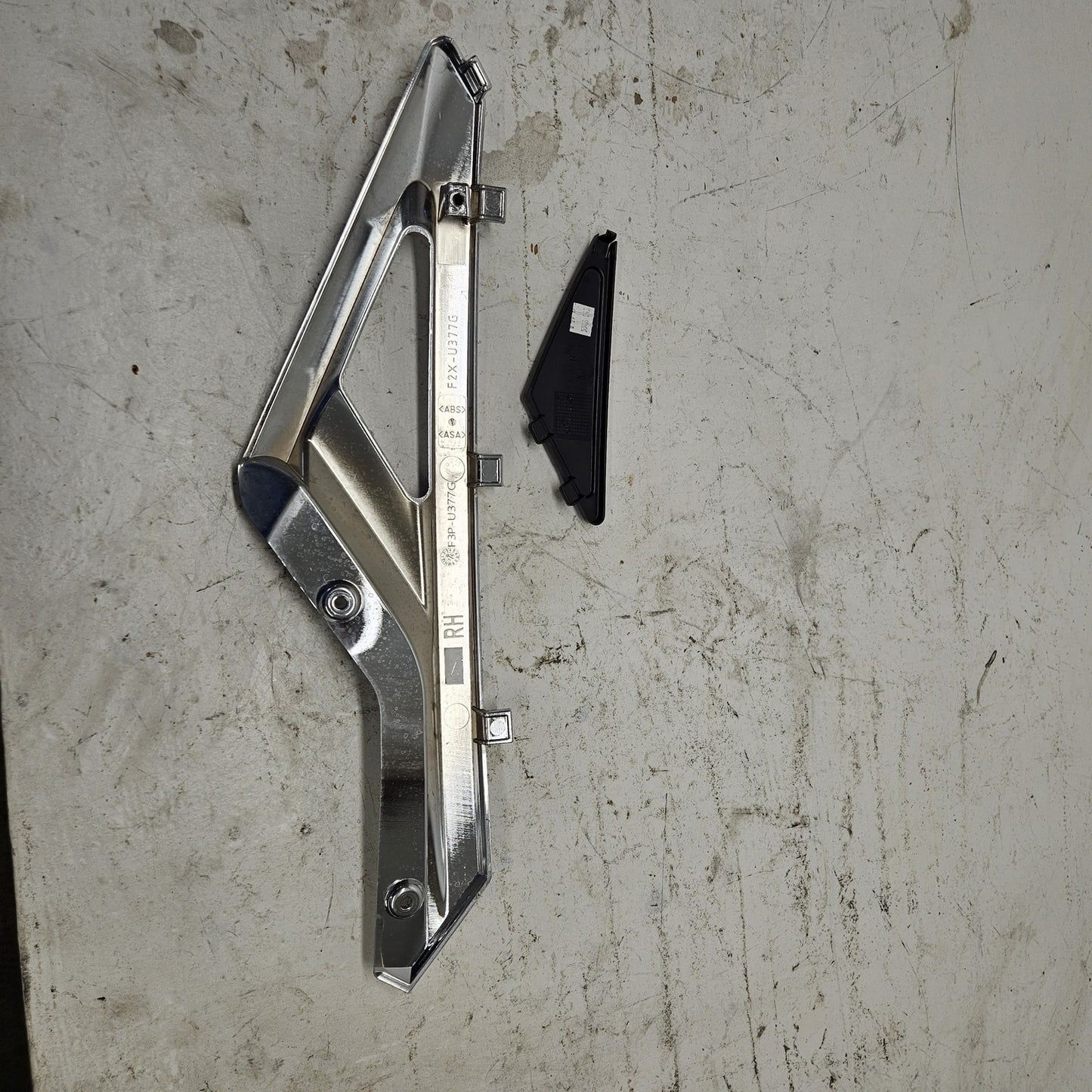 Yamaha WaveRunner 2015-2019 VX VXS VXR RH Chrome Trim + Insert F2X-U377G-00-00