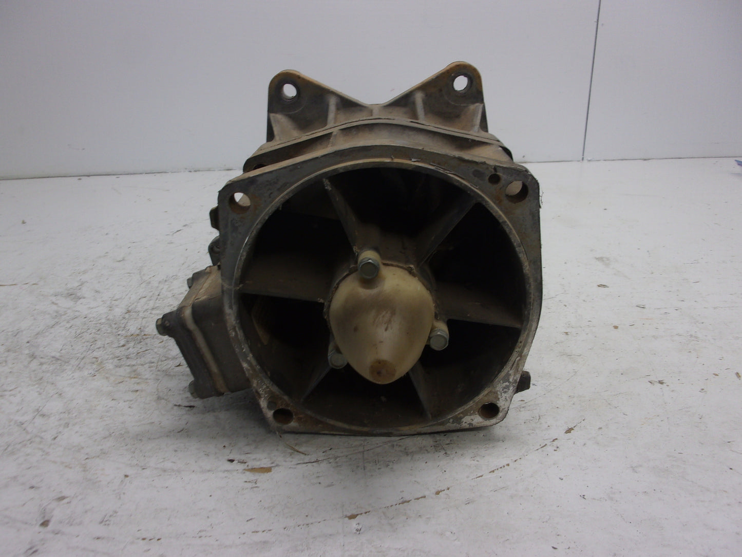 Yamaha WaveRunner 1999-2001 XL GP1200 OEM Prop + Shaft + Housing 66V-R1321-00-00
